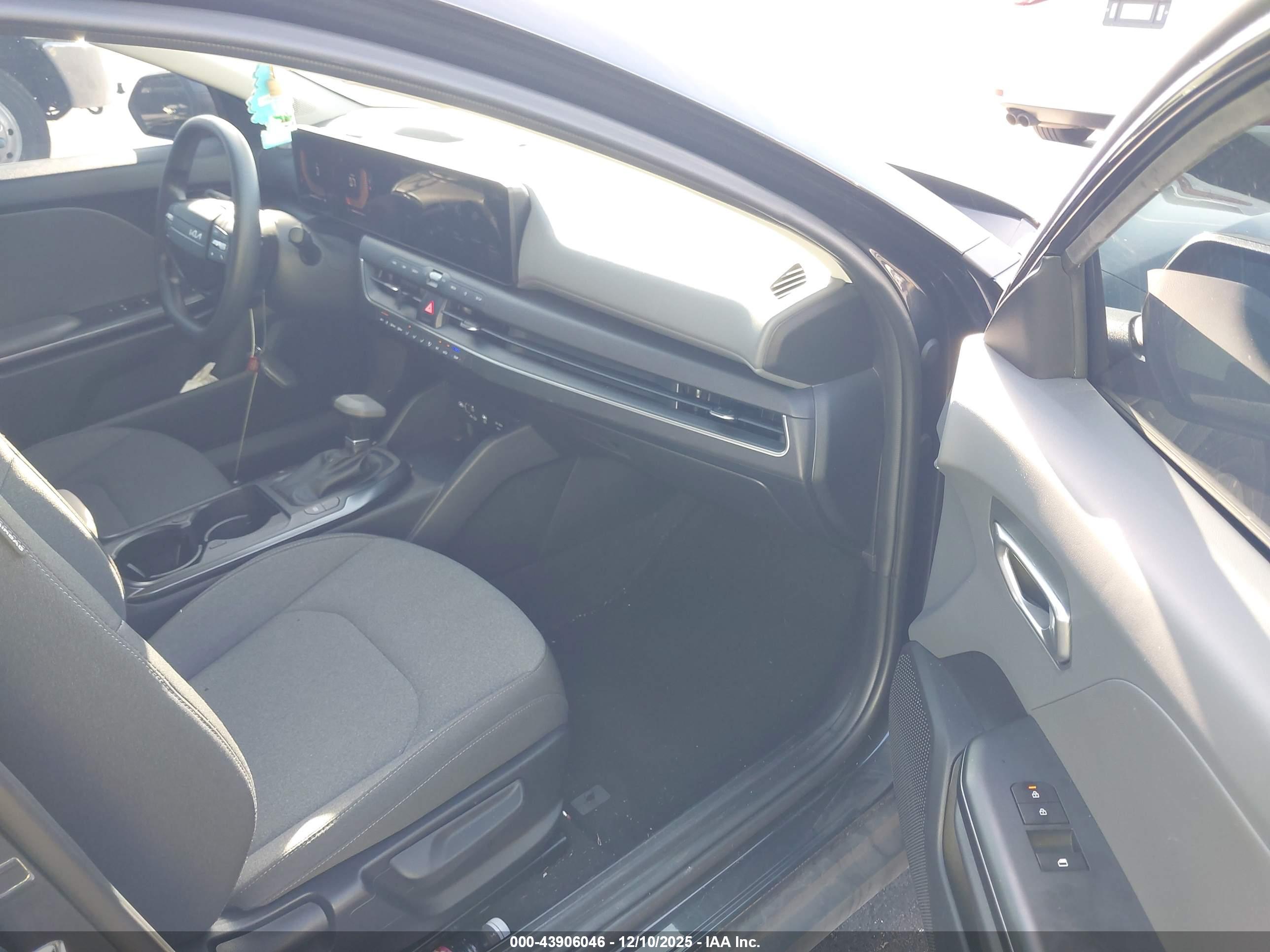 KIA K4 image 5