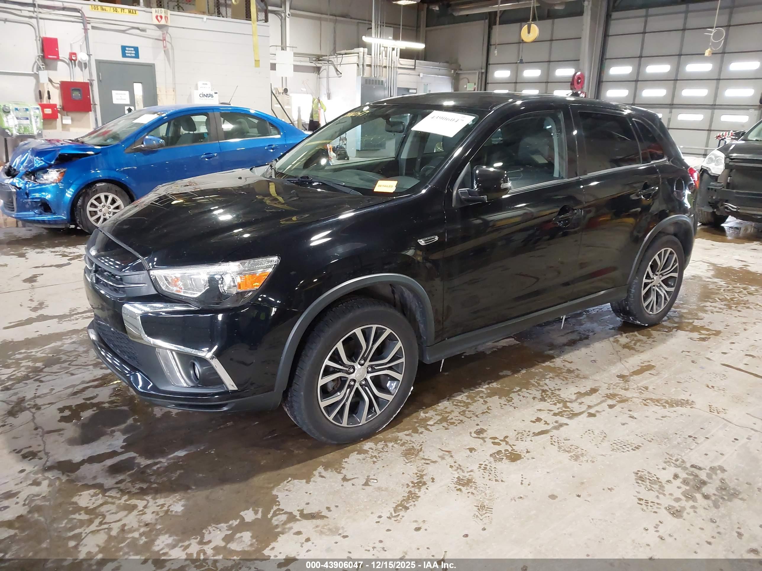 MITSUBISHI OUTLANDER image 2