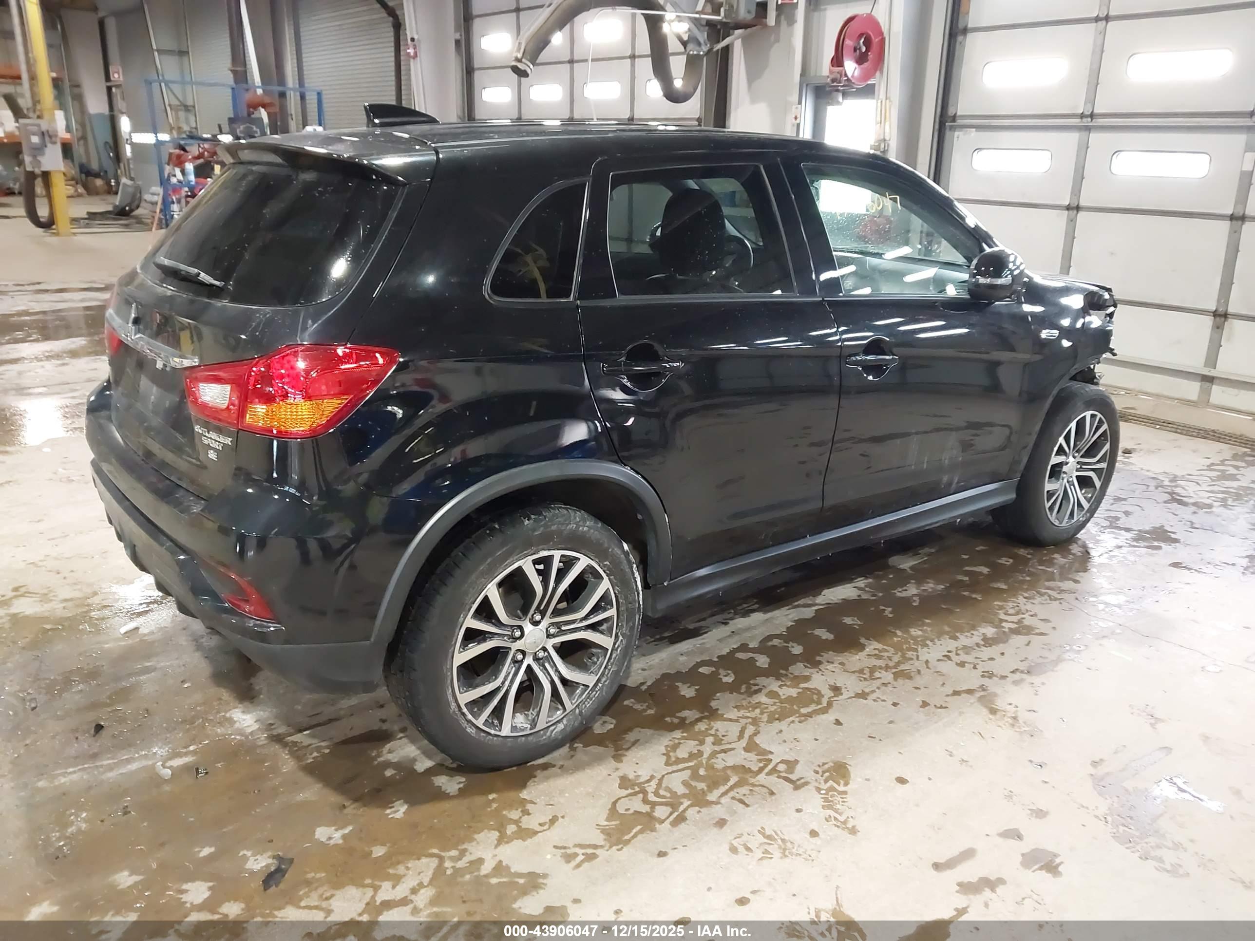 MITSUBISHI OUTLANDER image 4