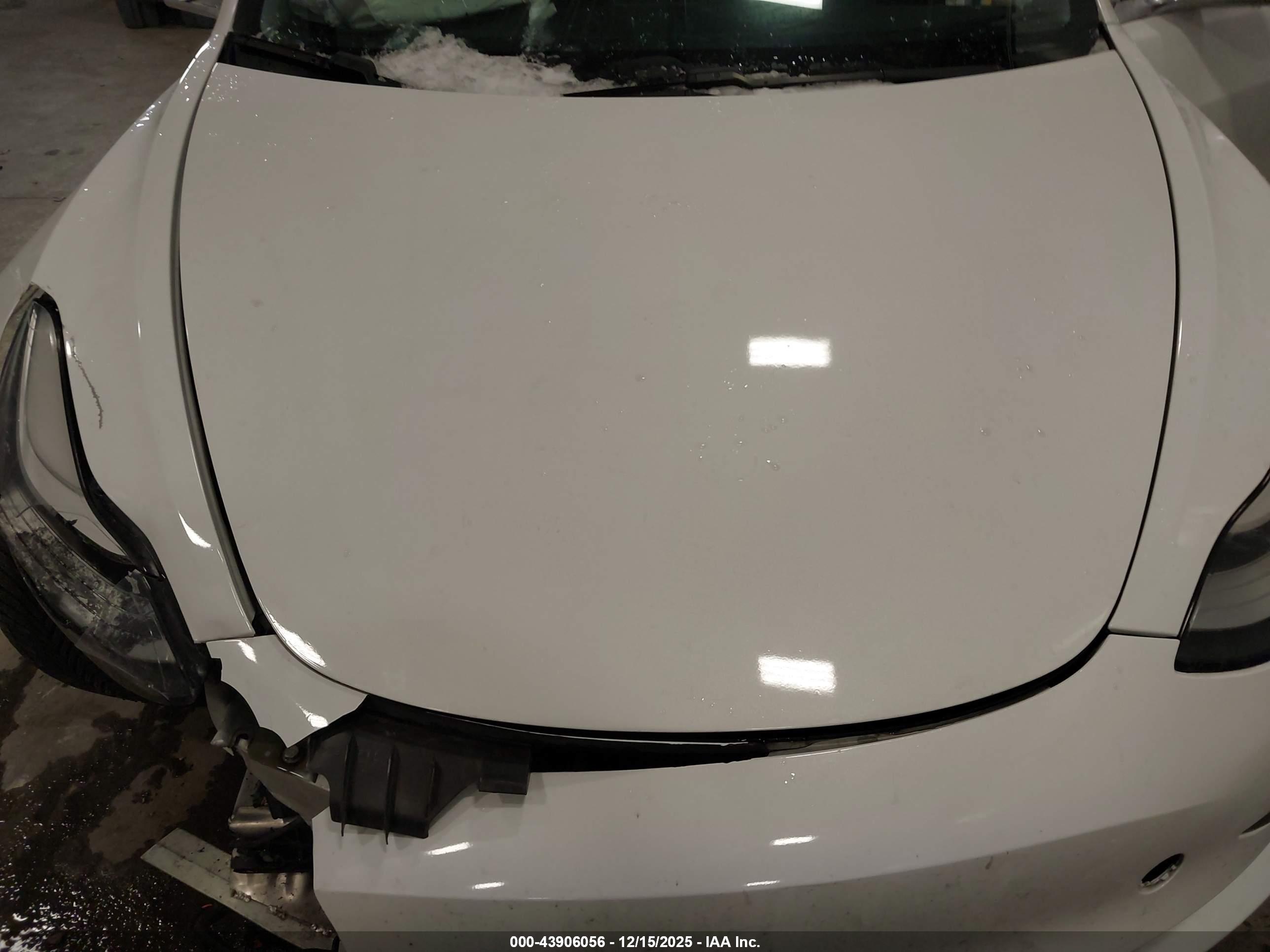 TESLA MODEL image 10