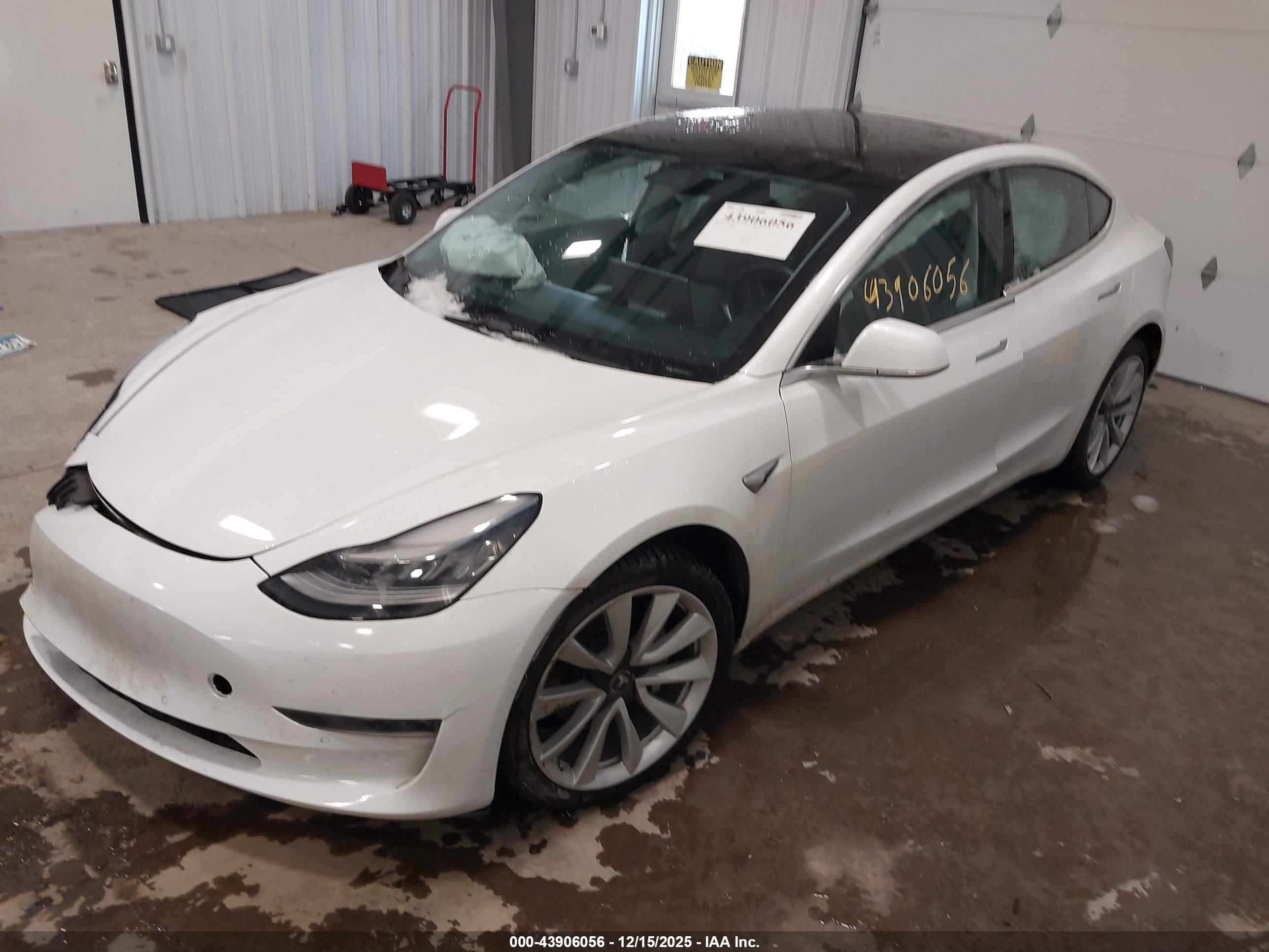 TESLA MODEL image 2