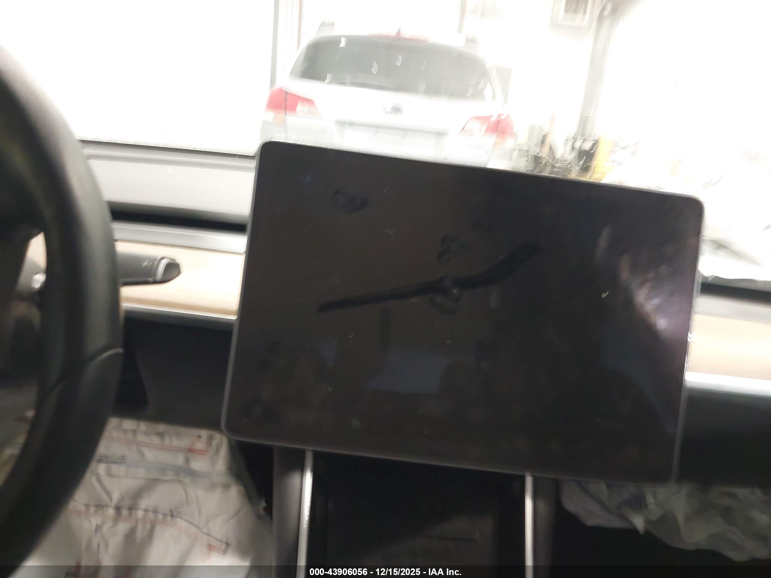 TESLA MODEL image 7