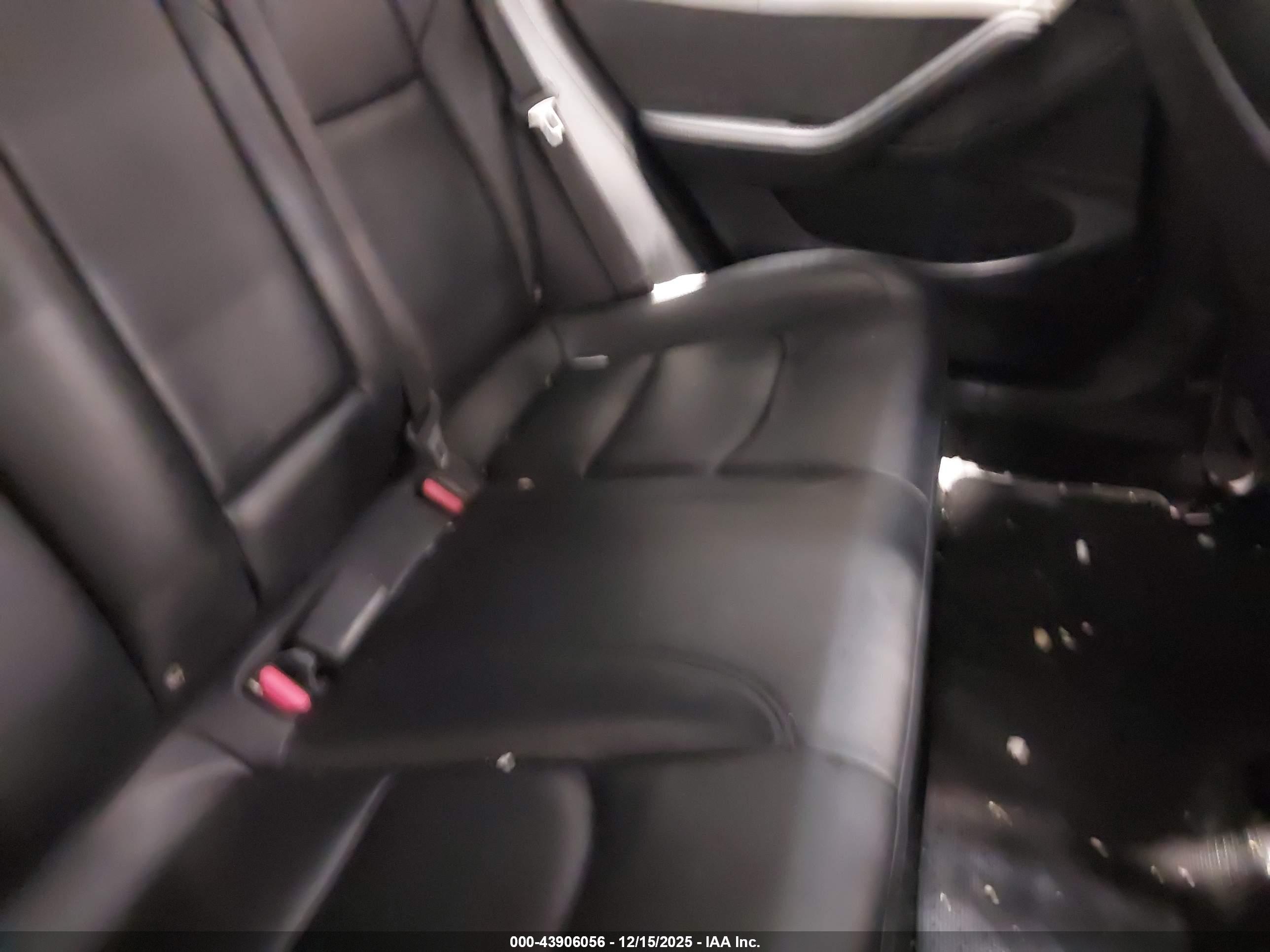 TESLA MODEL image 8