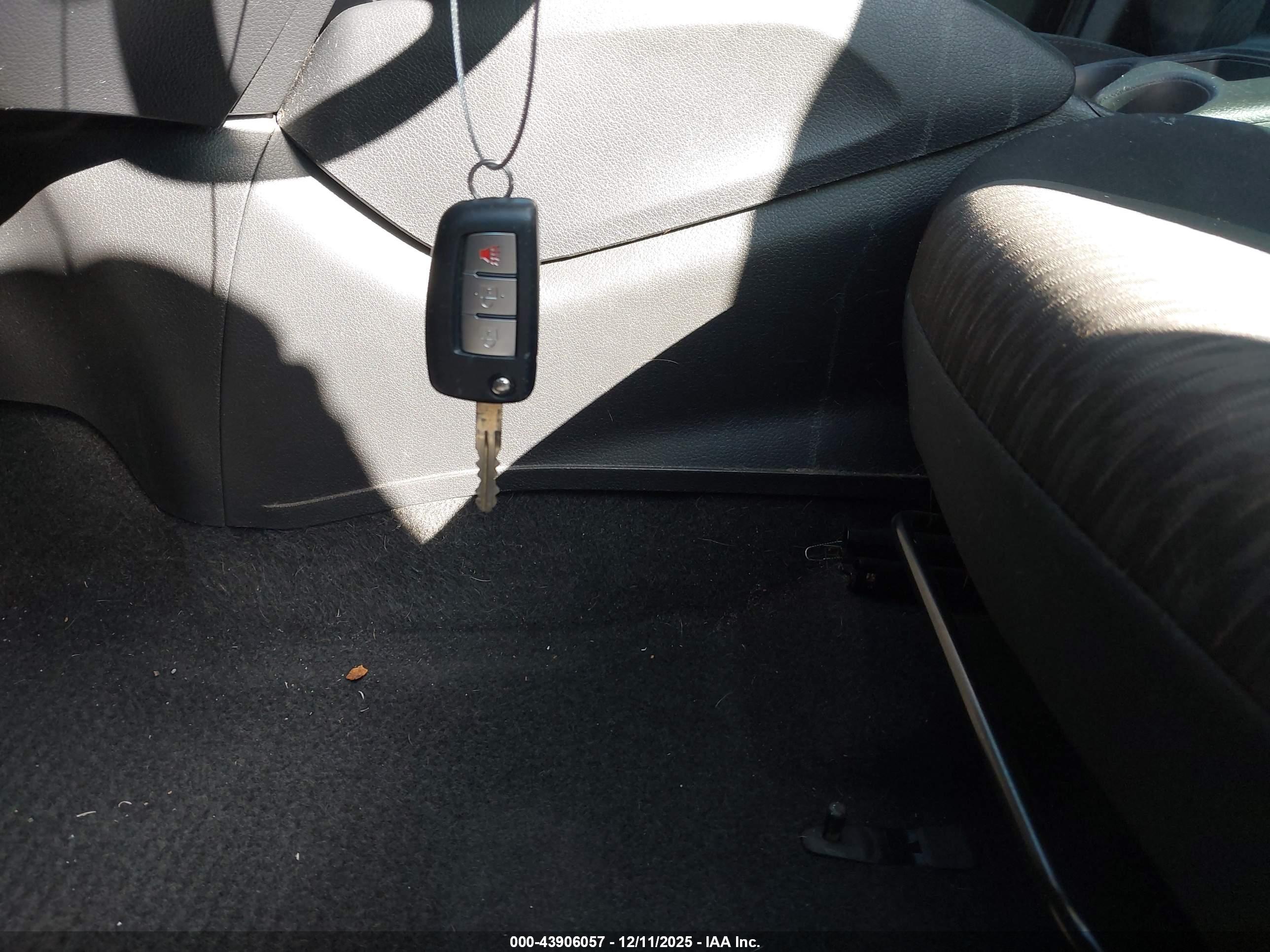 NISSAN ROGUE image 11
