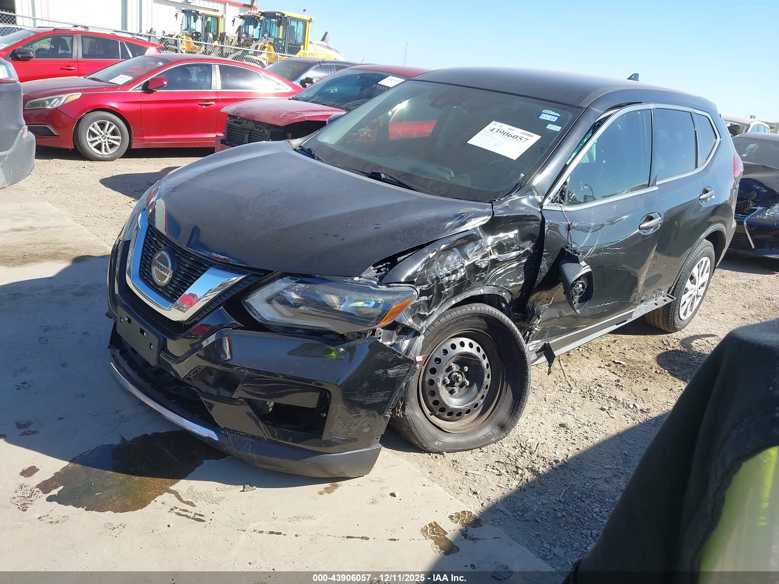 NISSAN ROGUE image 2