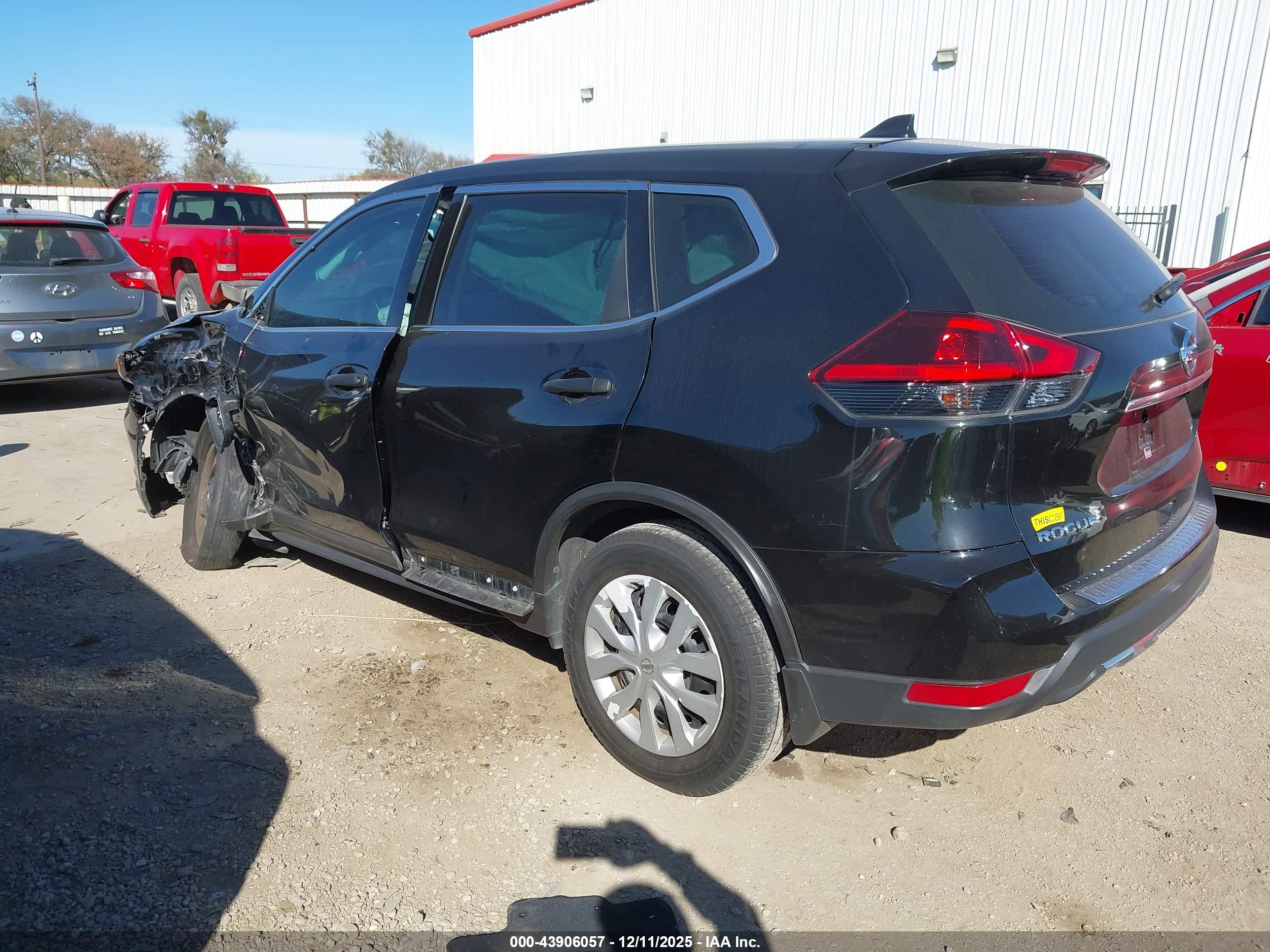 NISSAN ROGUE image 3