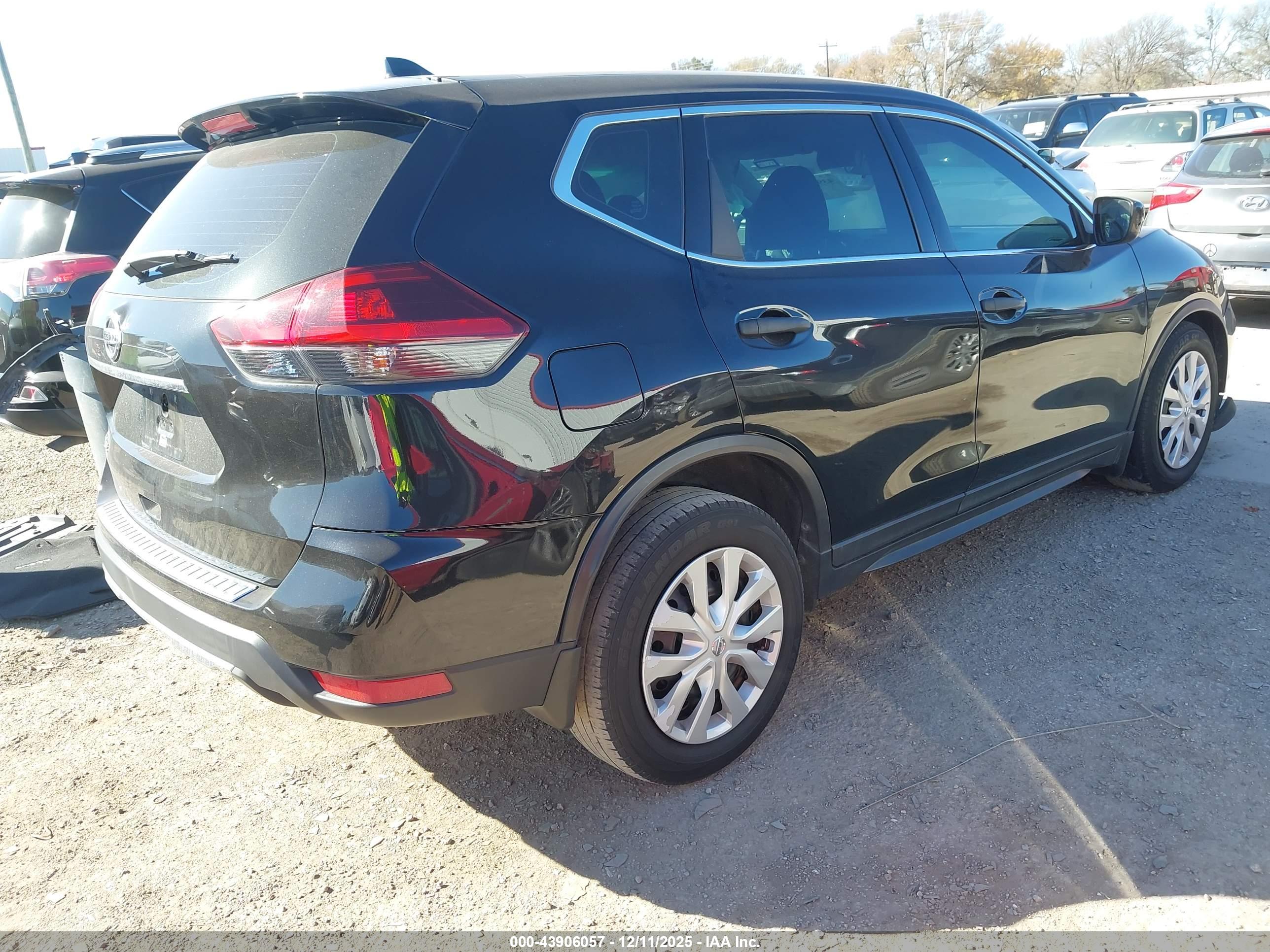 NISSAN ROGUE image 4