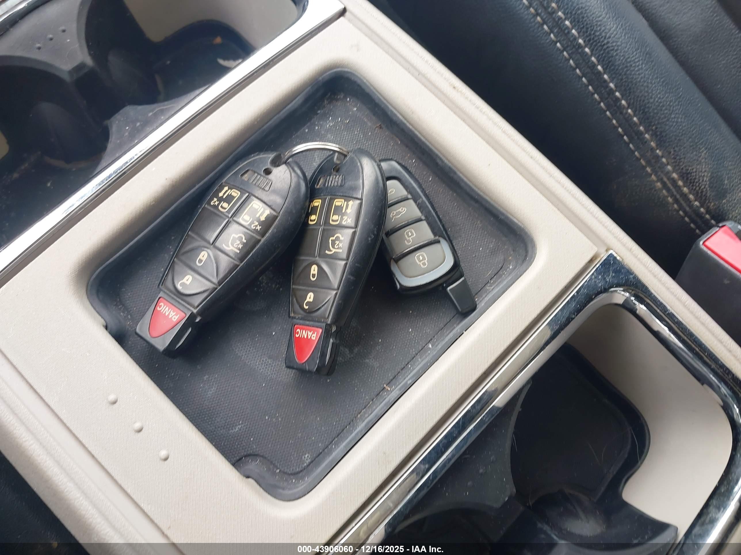 CHRYSLER TOWN image 11