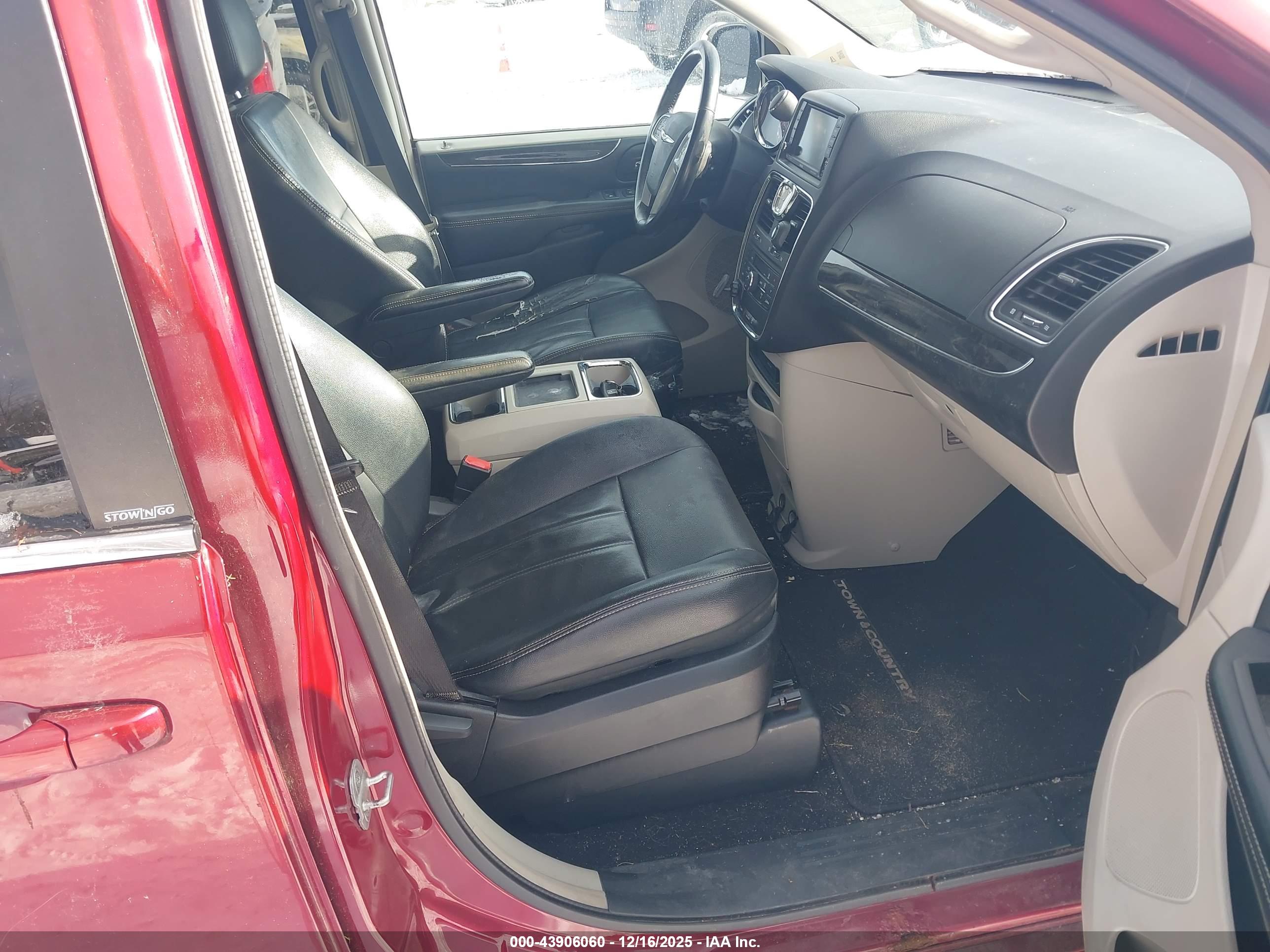CHRYSLER TOWN image 5