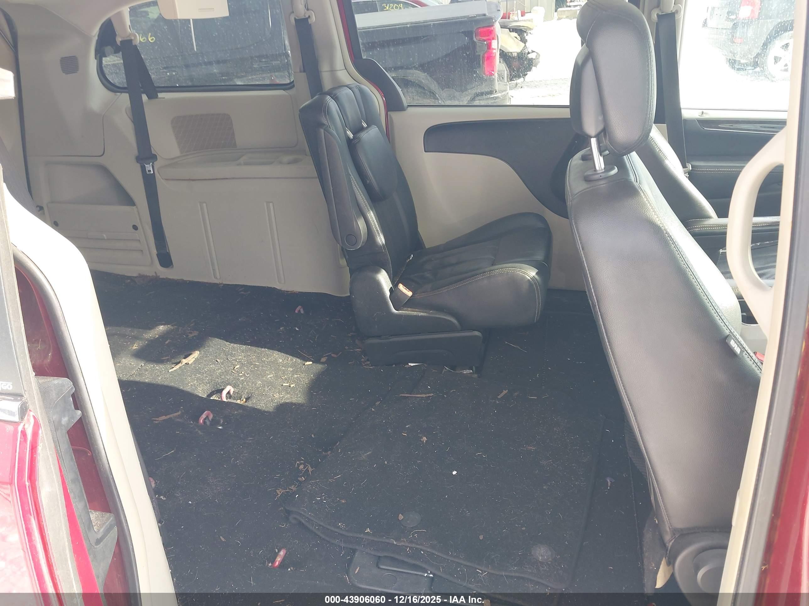 CHRYSLER TOWN image 8