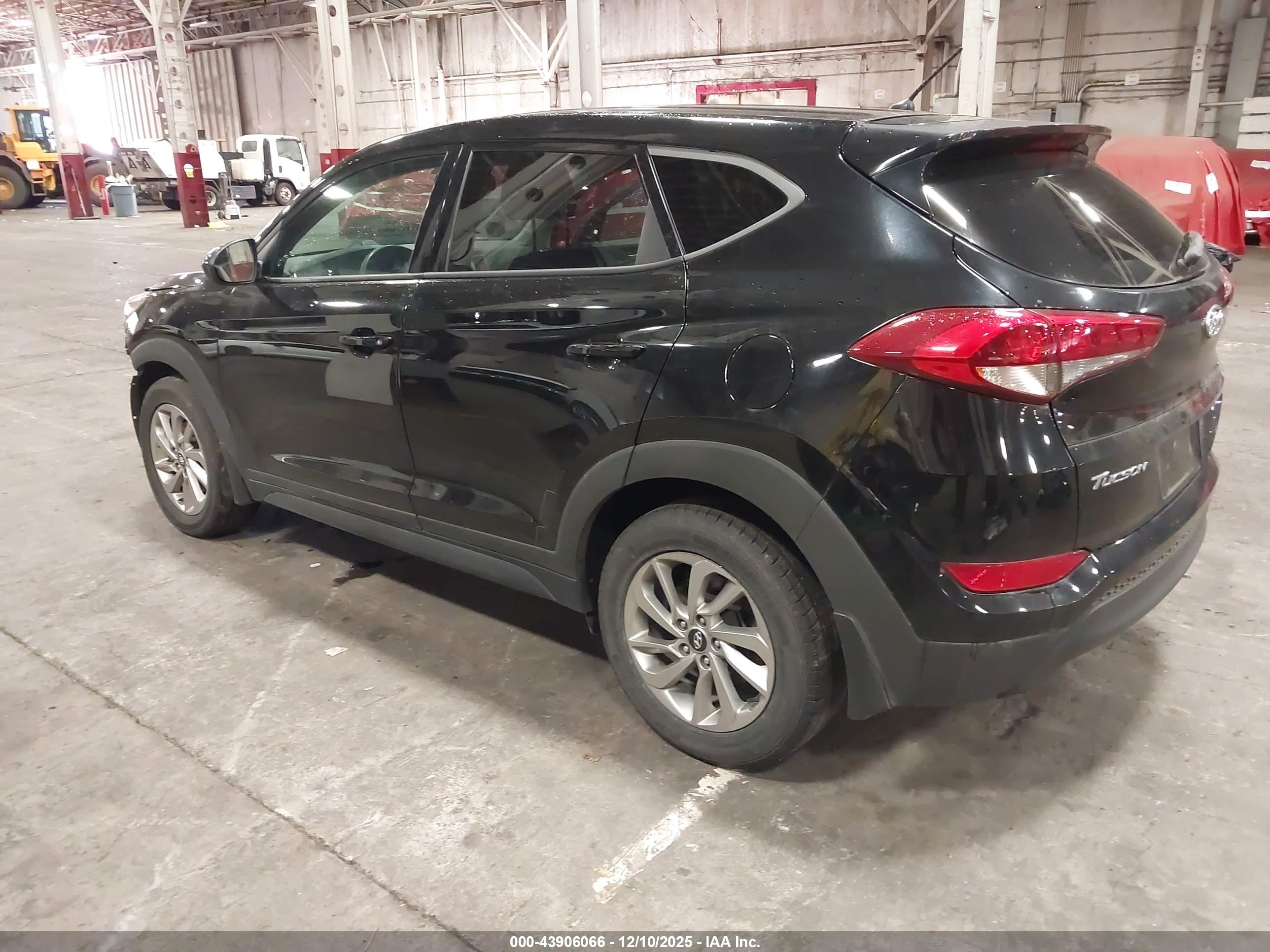 HYUNDAI TUCSON image 3
