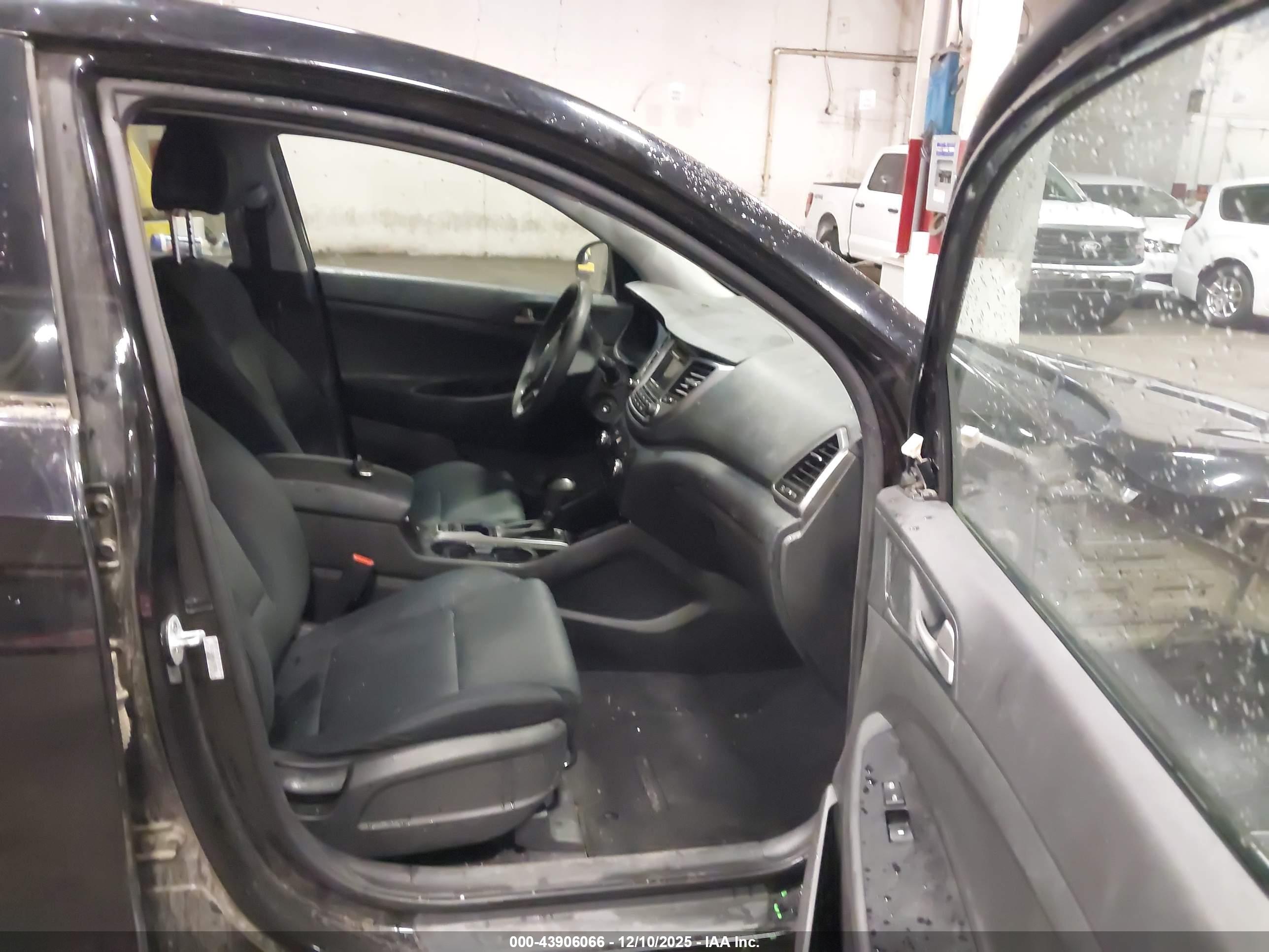 HYUNDAI TUCSON image 5