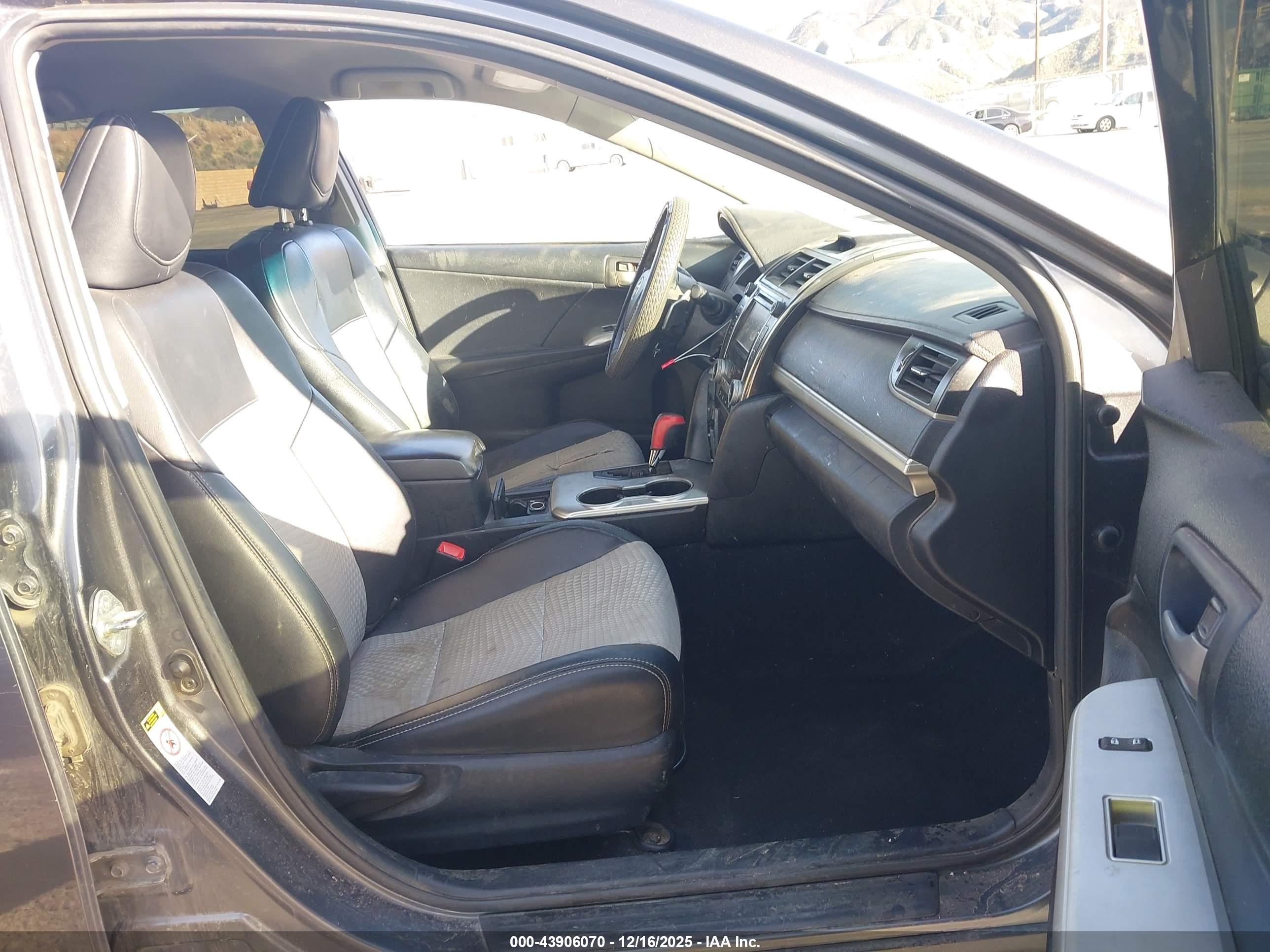 TOYOTA CAMRY image 5