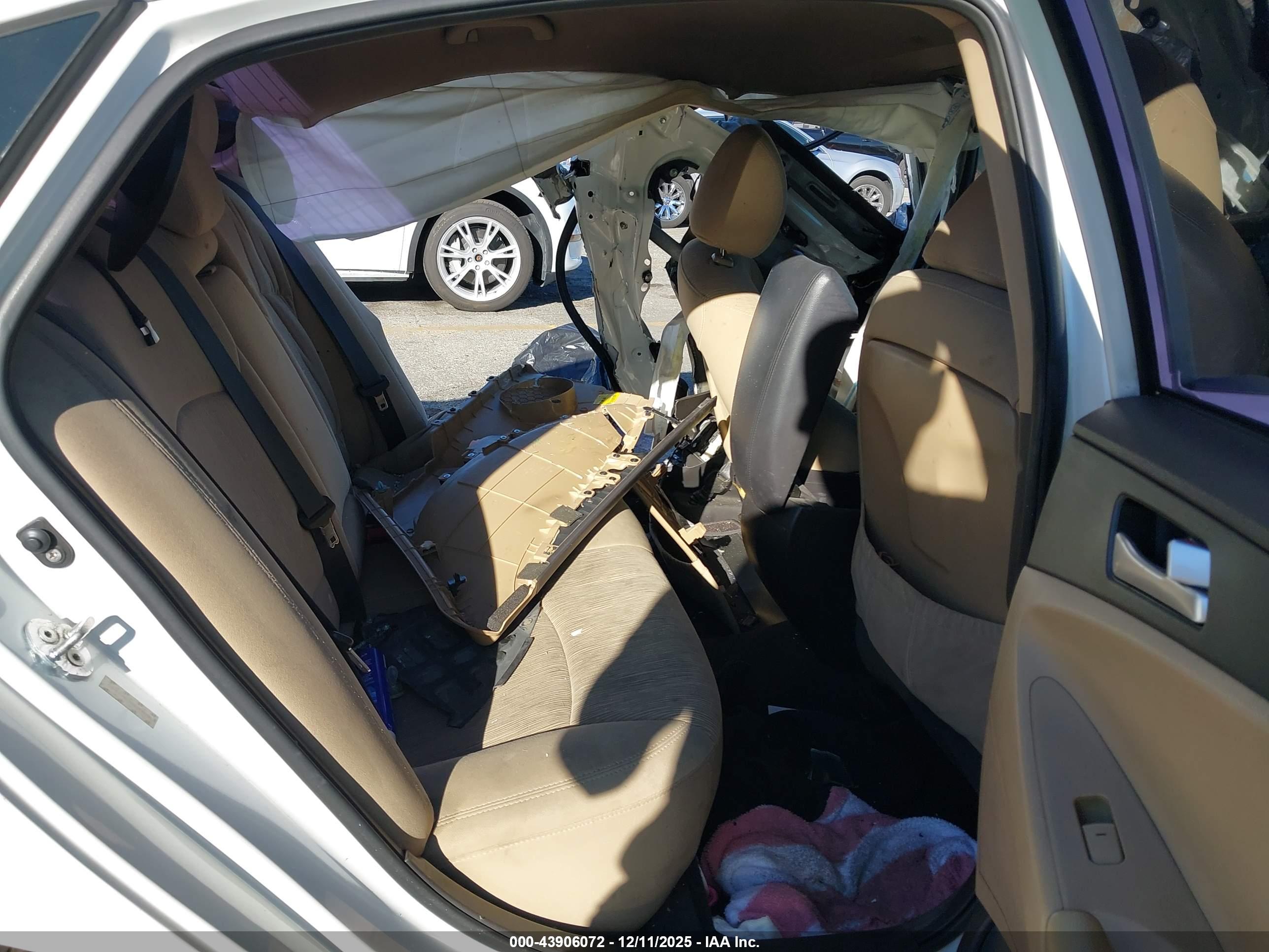 HYUNDAI SONATA image 8