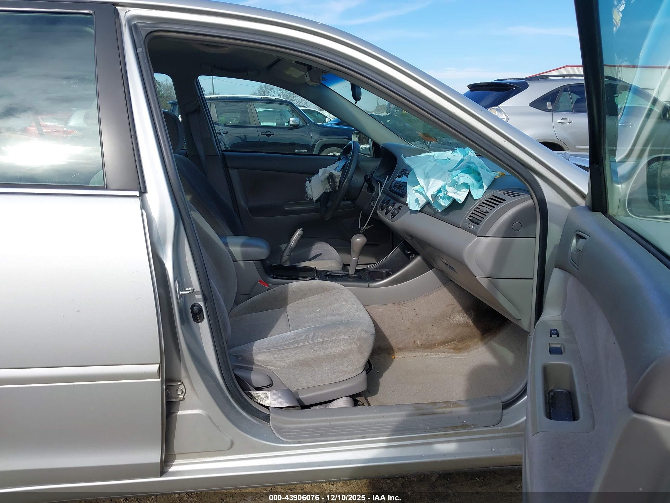 TOYOTA CAMRY image 5