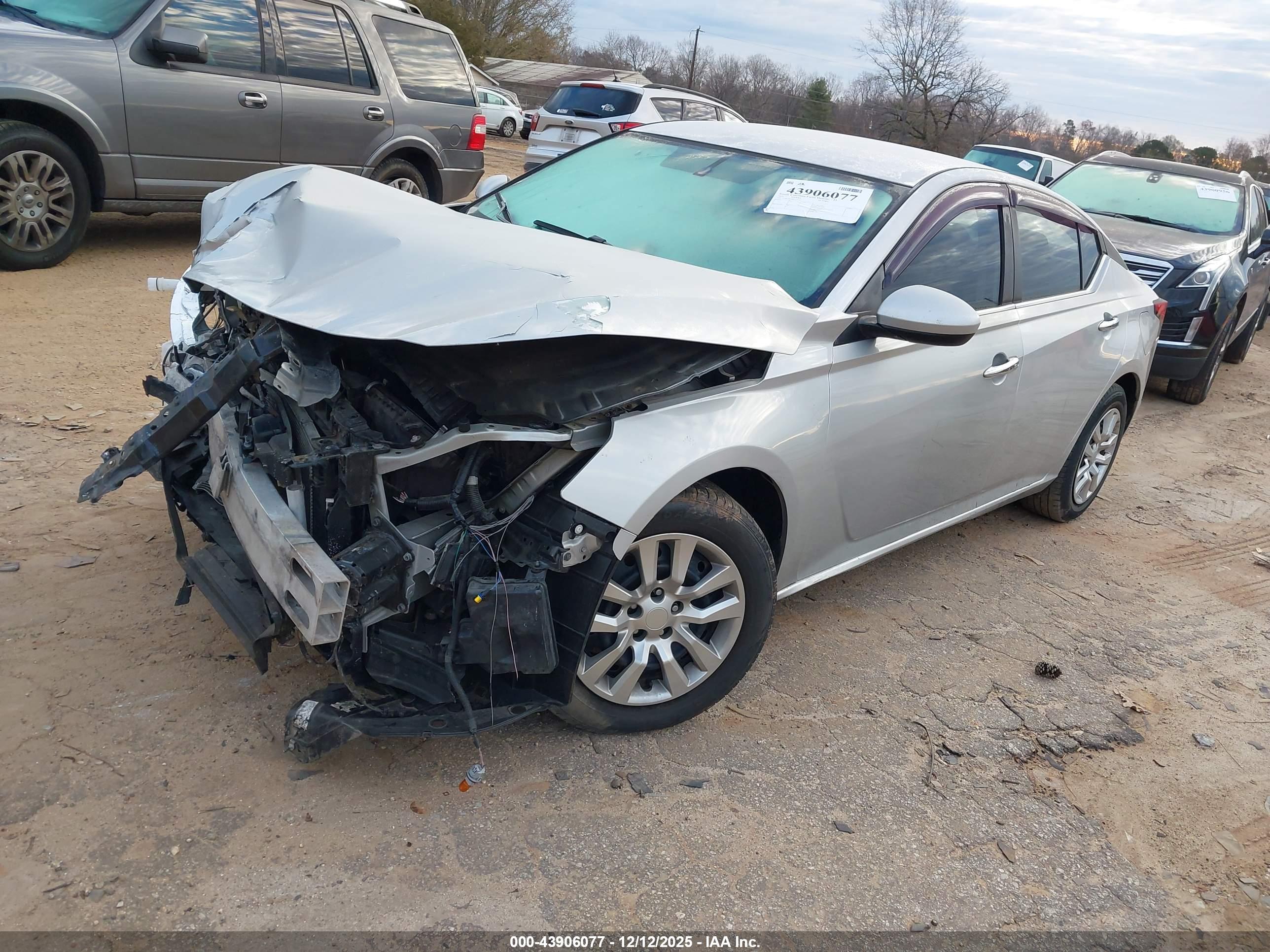 NISSAN ALTIMA image 2