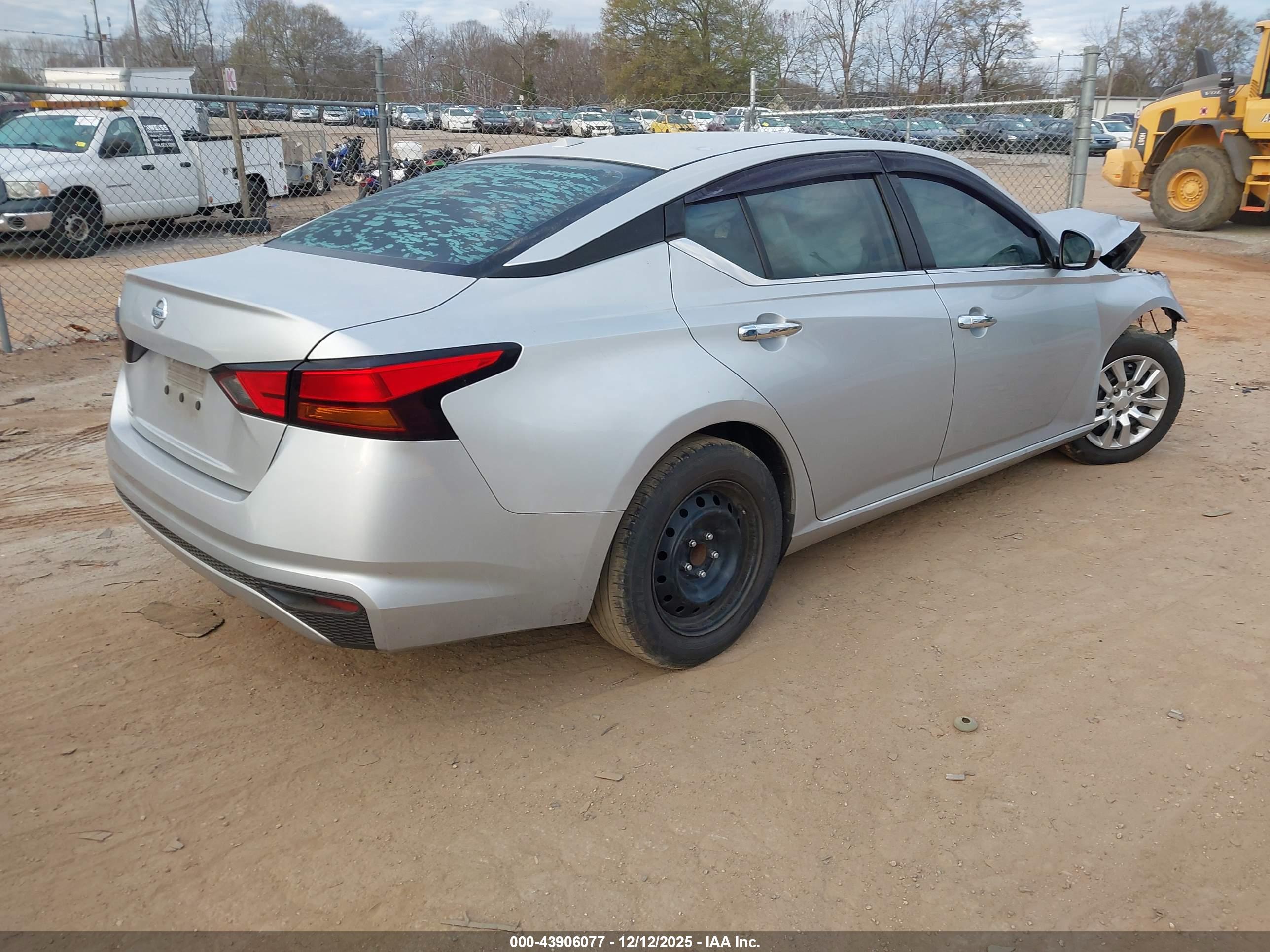 NISSAN ALTIMA image 4