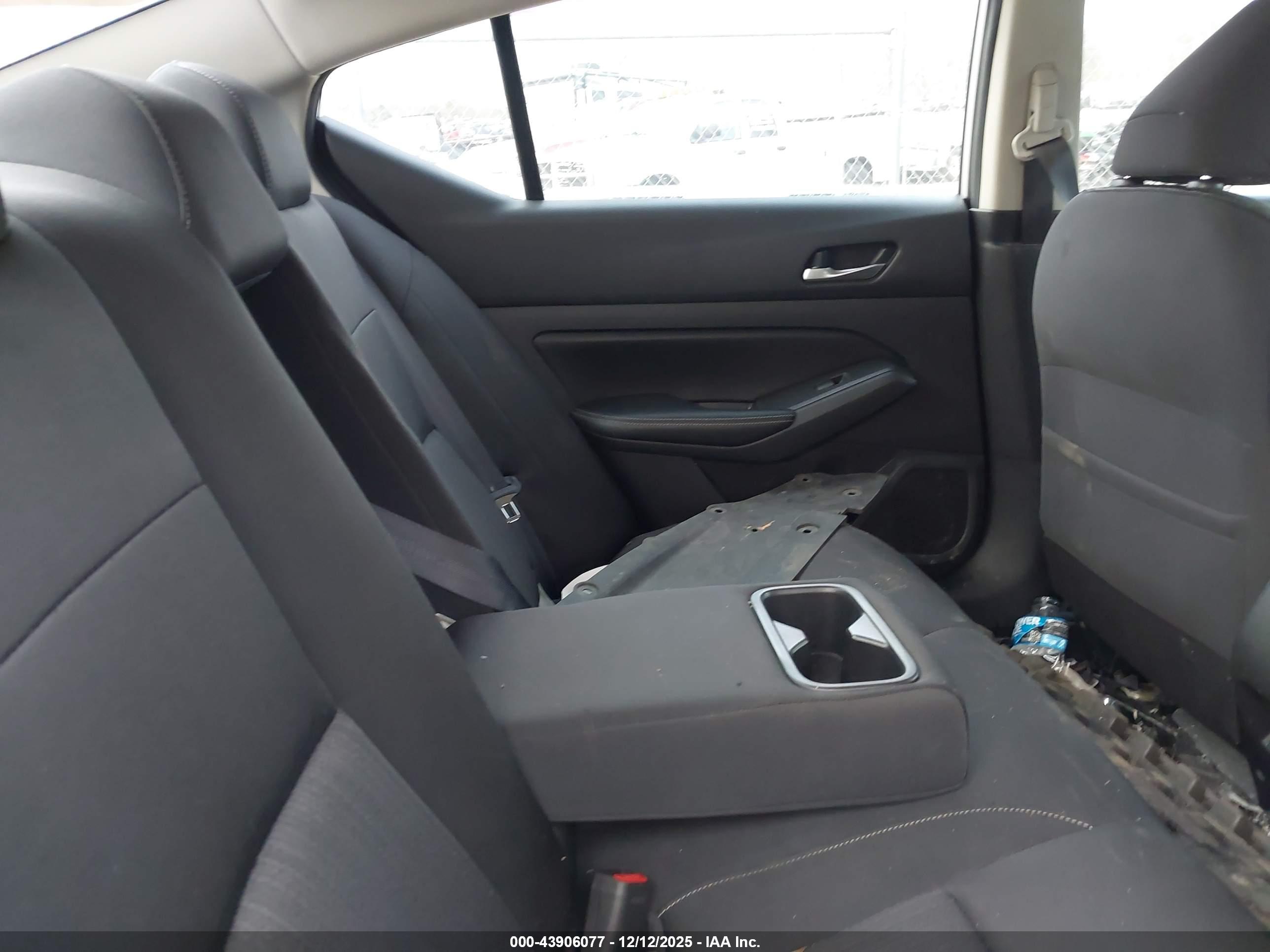 NISSAN ALTIMA image 8