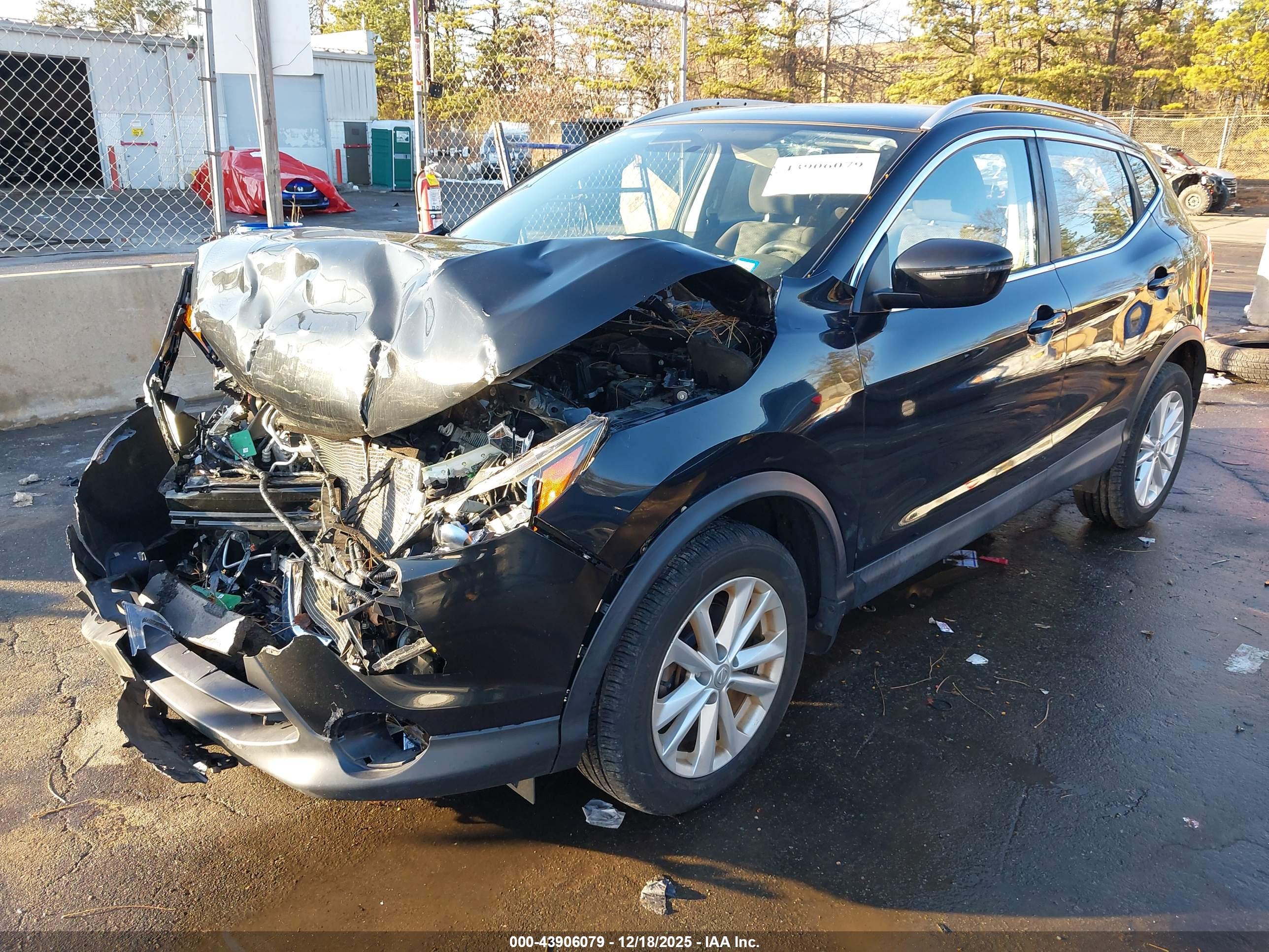 NISSAN ROGUE image 2