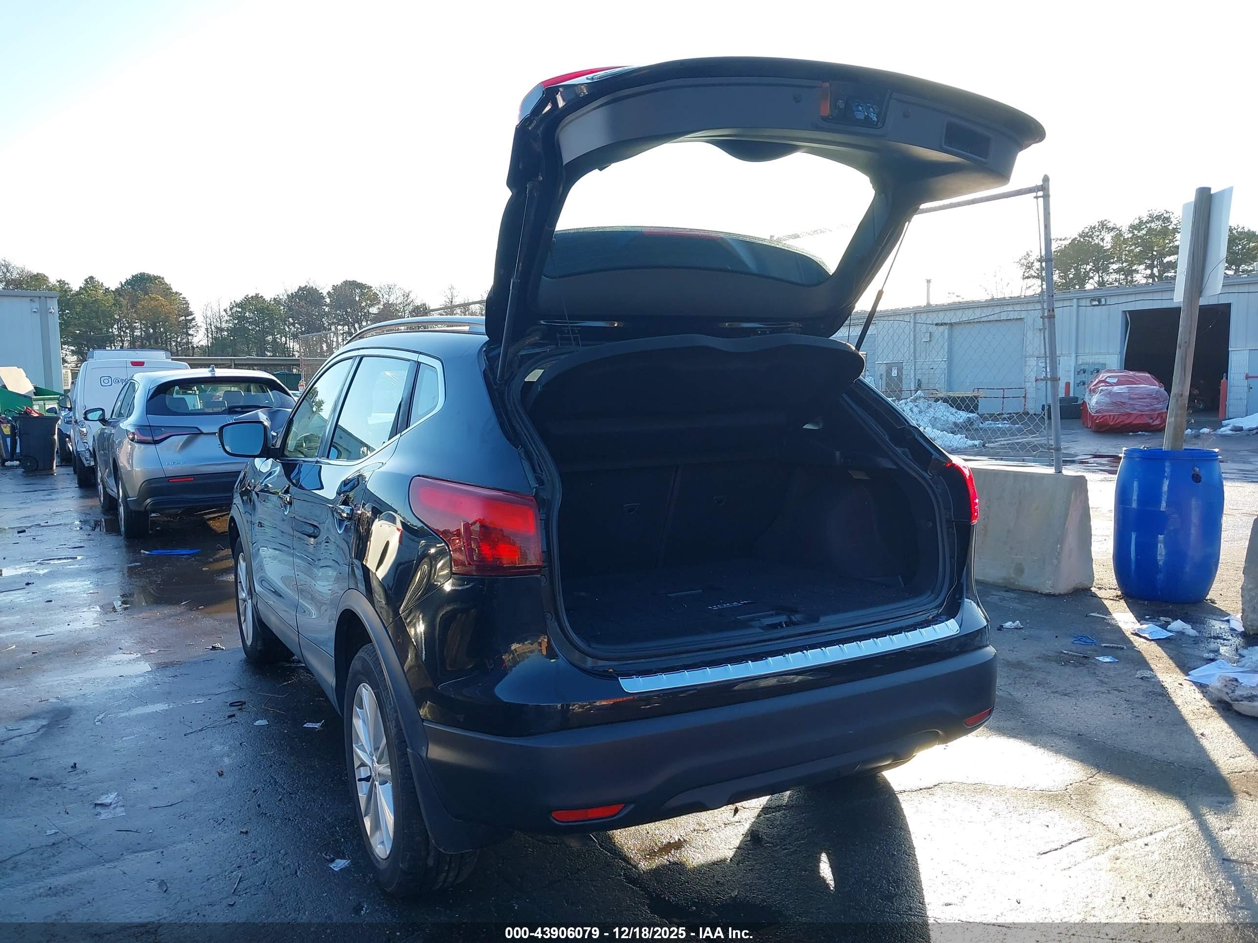 NISSAN ROGUE image 3