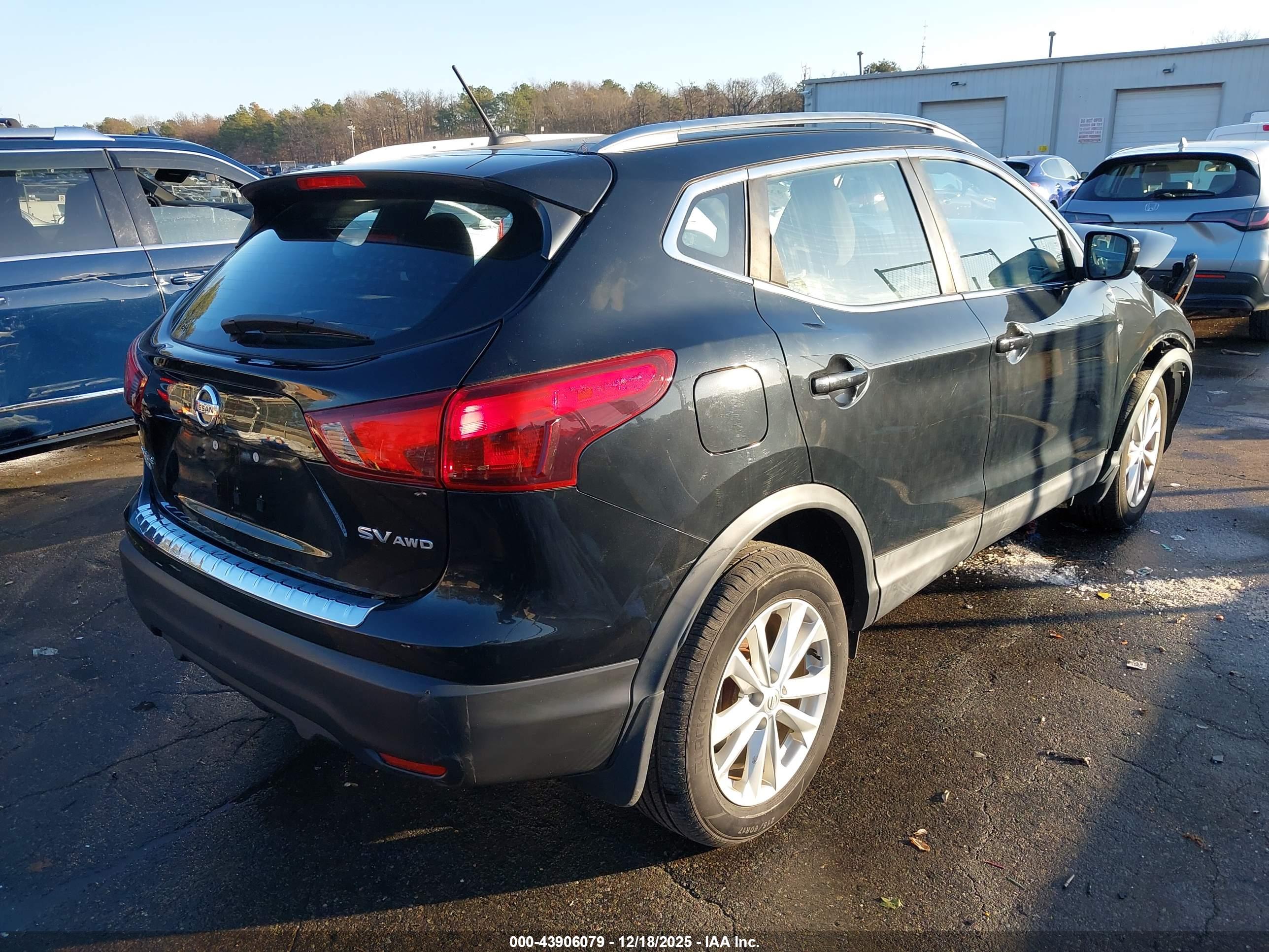 NISSAN ROGUE image 4