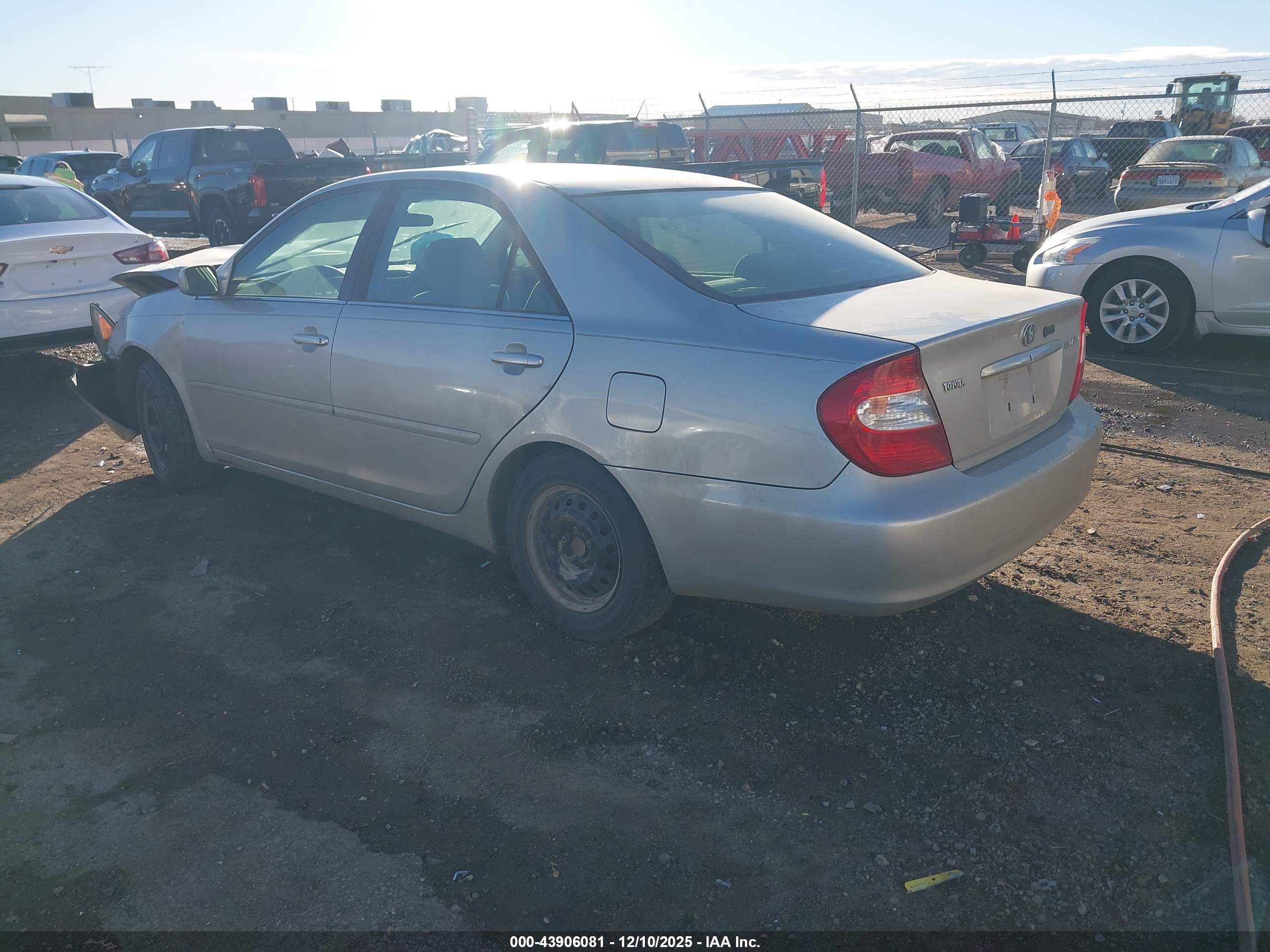 TOYOTA CAMRY image 3