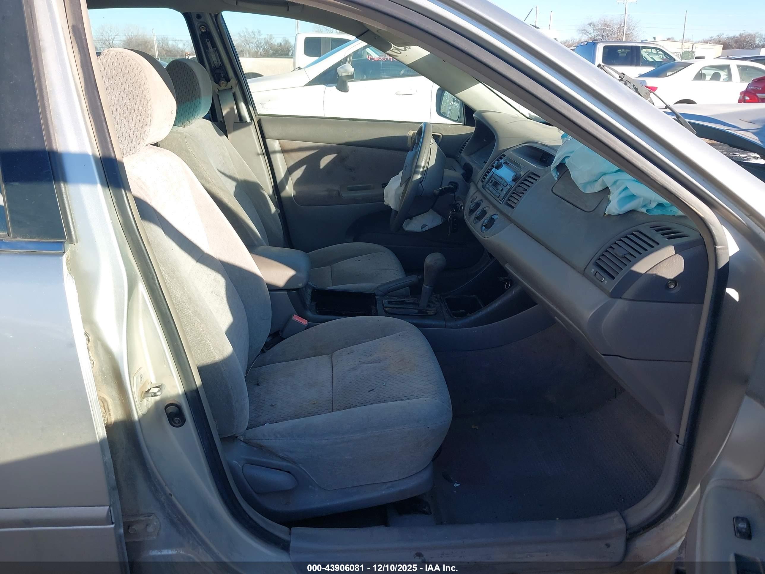 TOYOTA CAMRY image 5