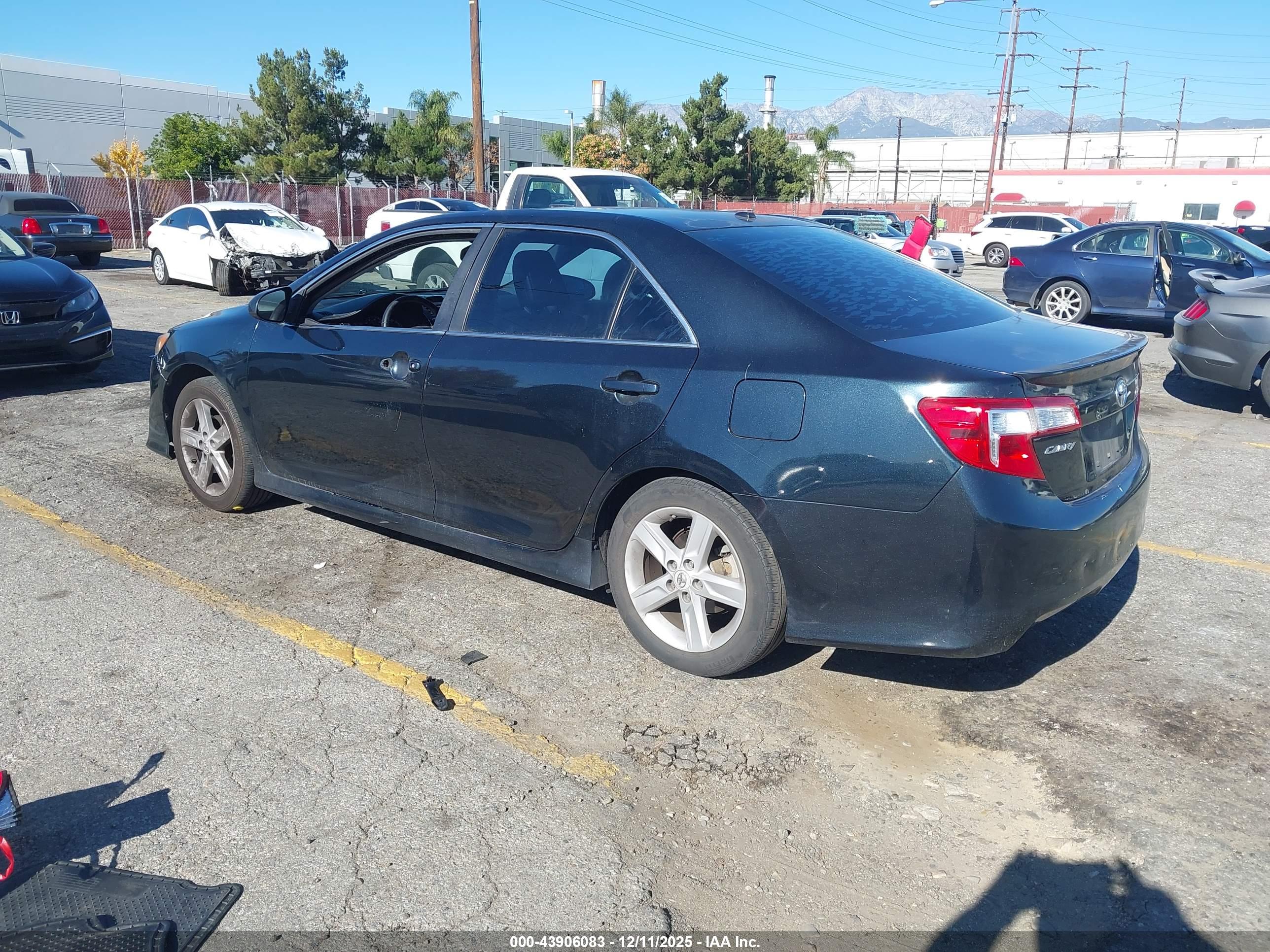 TOYOTA CAMRY image 3