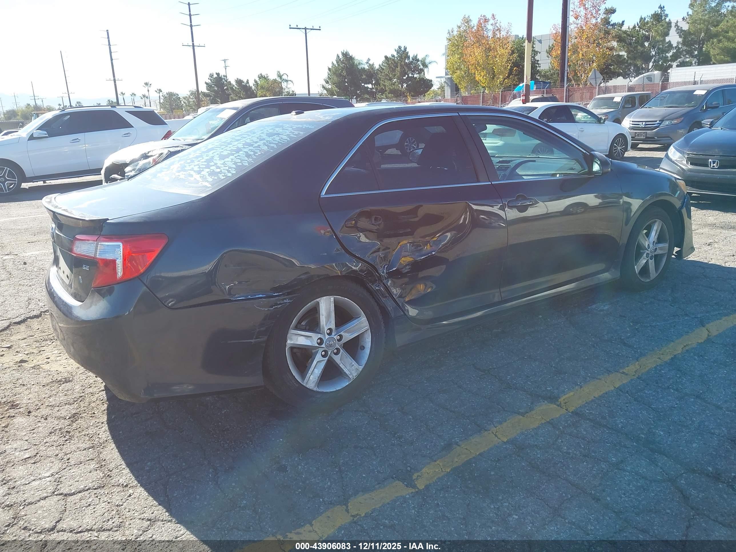 TOYOTA CAMRY image 4