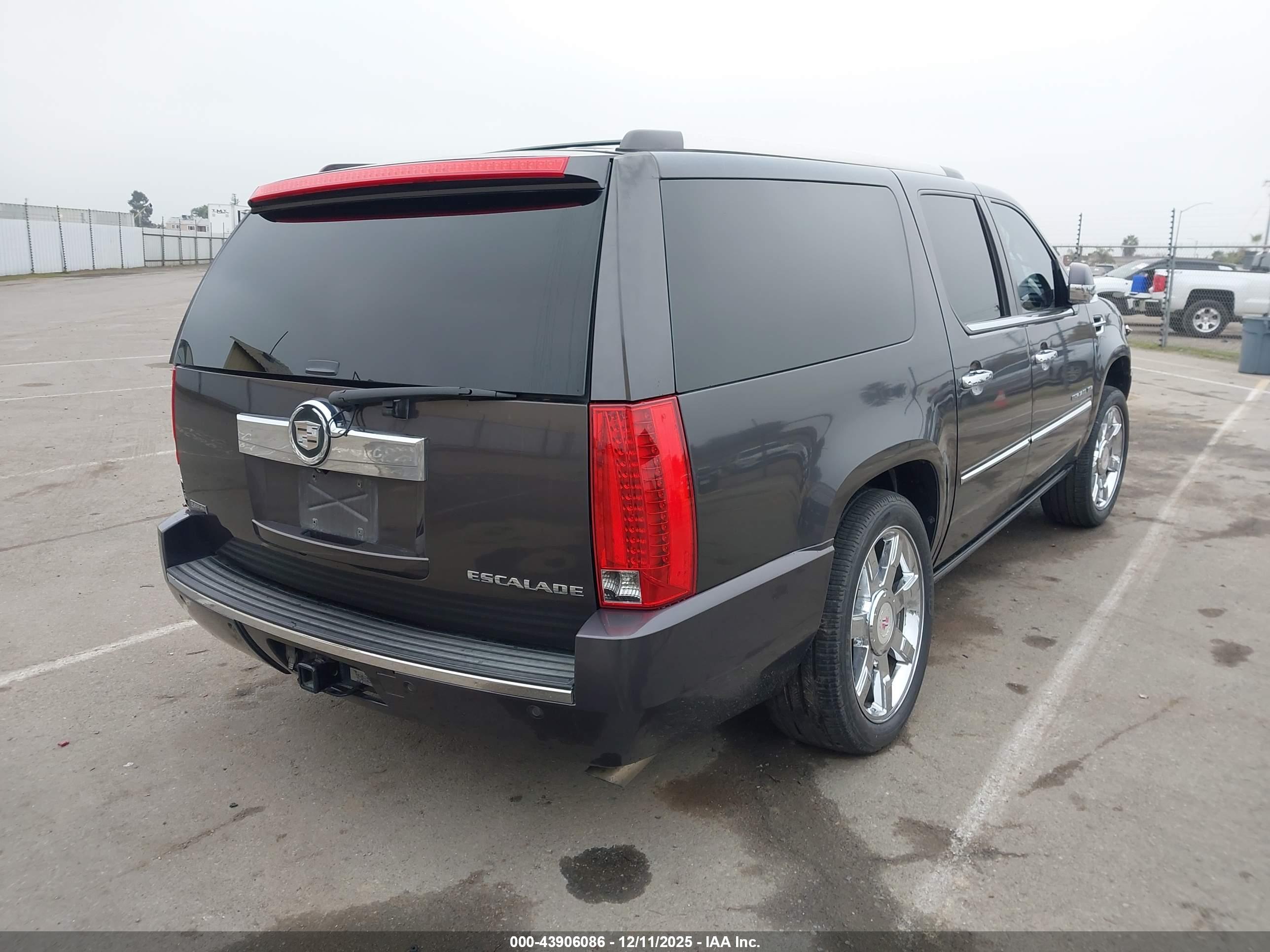 CADILLAC ESCALADE image 4