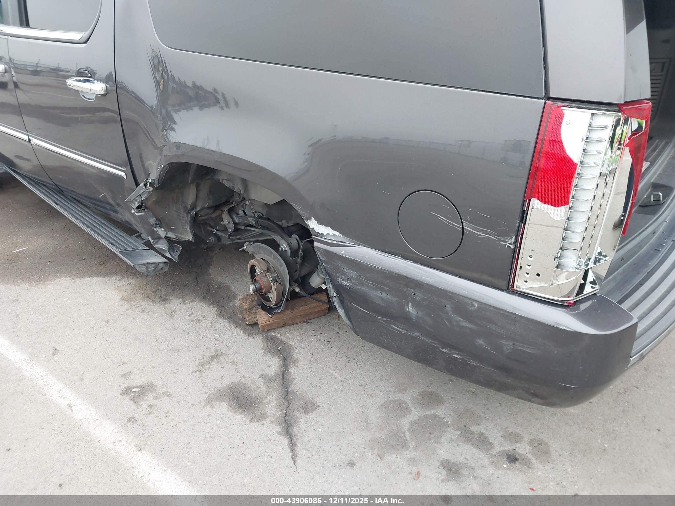 CADILLAC ESCALADE image 6