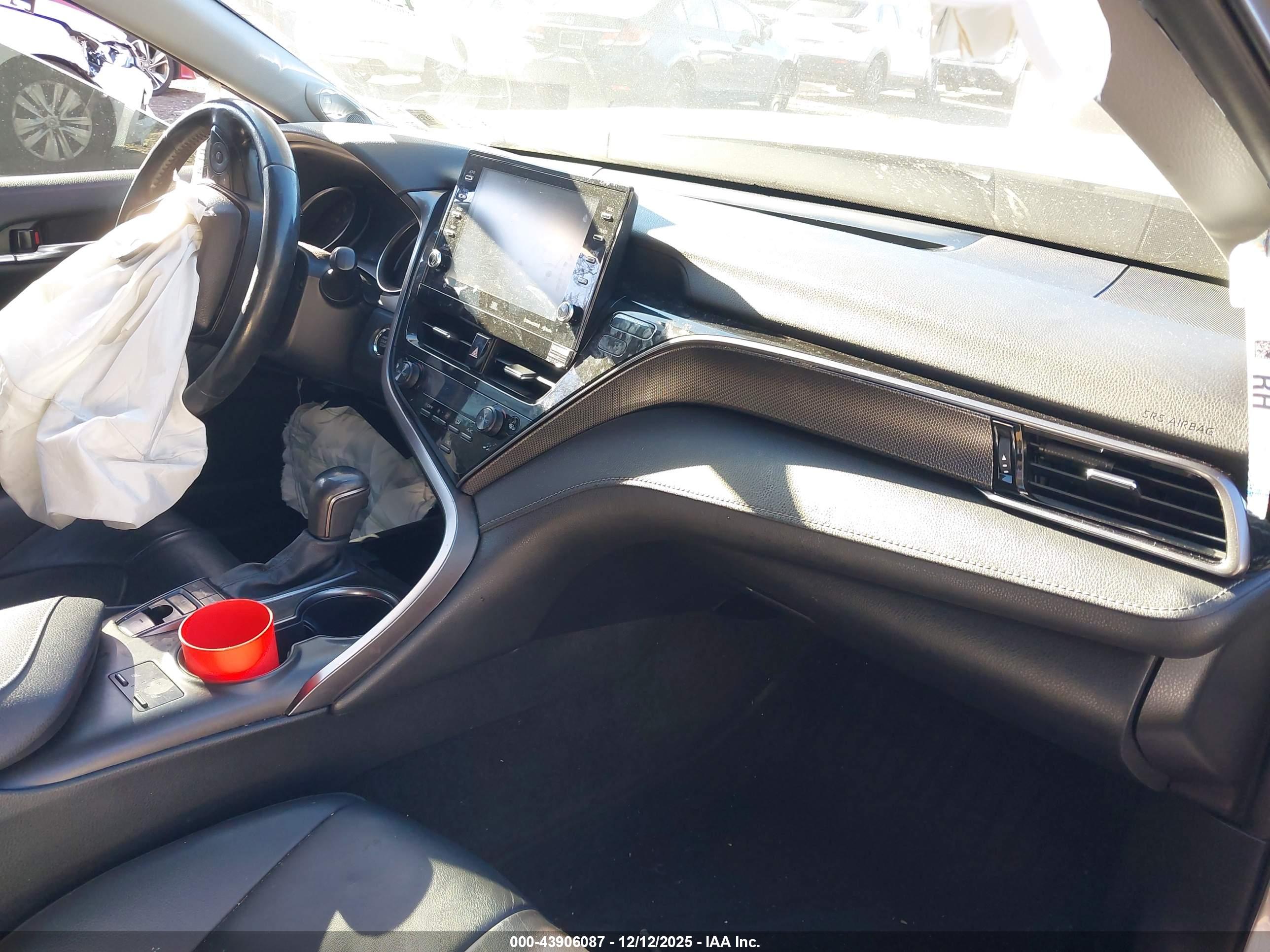 TOYOTA CAMRY image 5