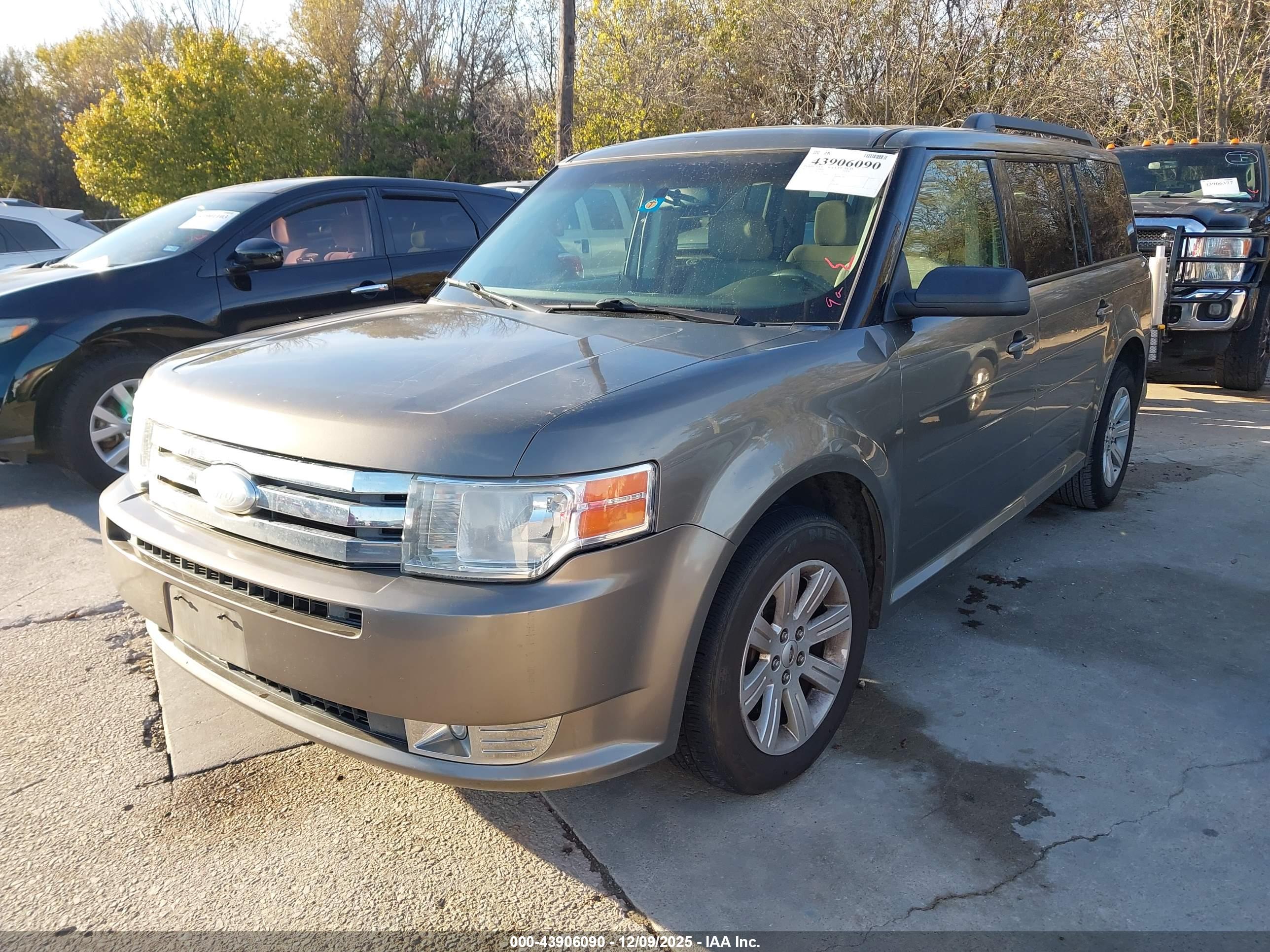 FORD FLEX image 2