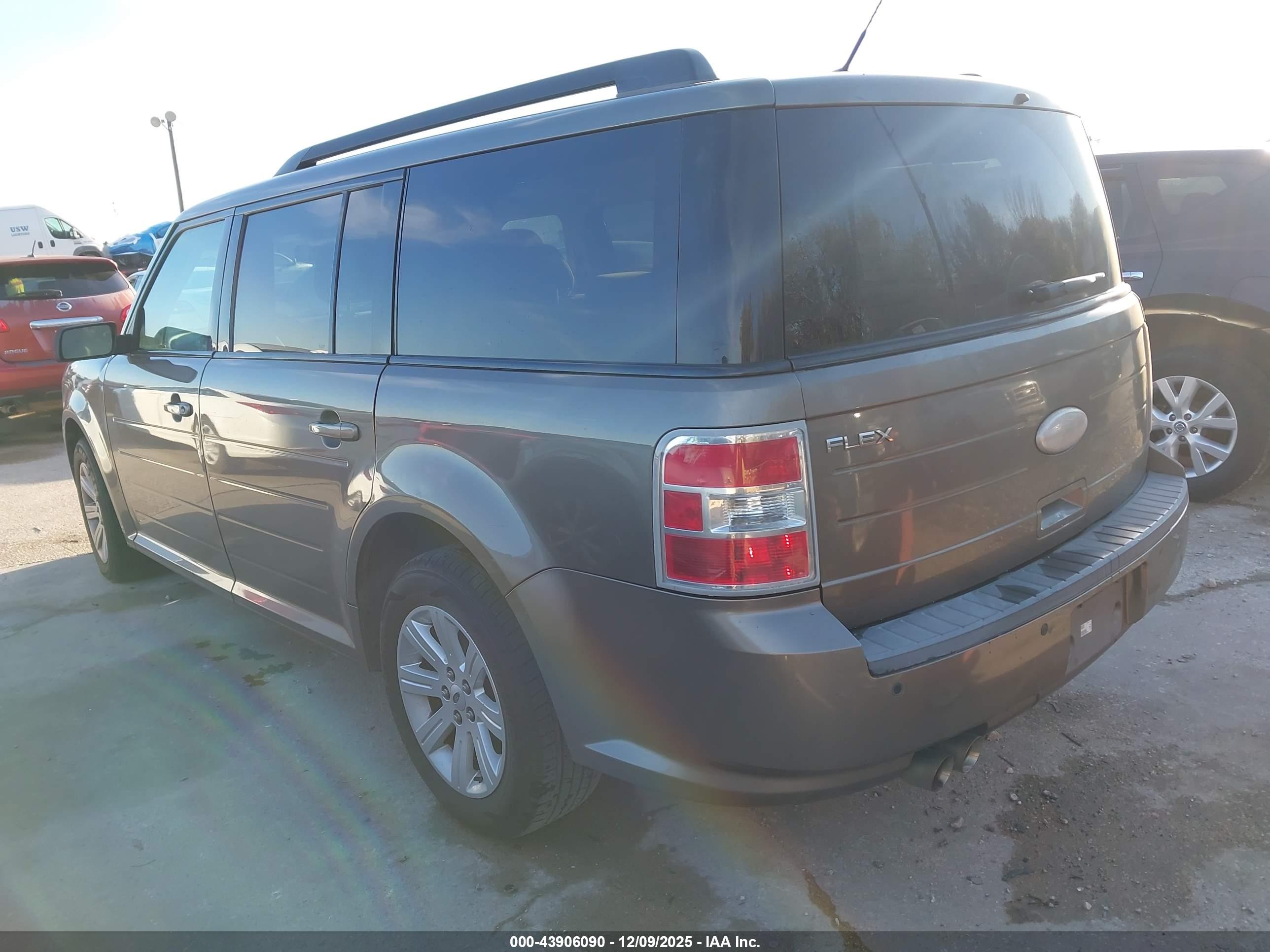 FORD FLEX image 3