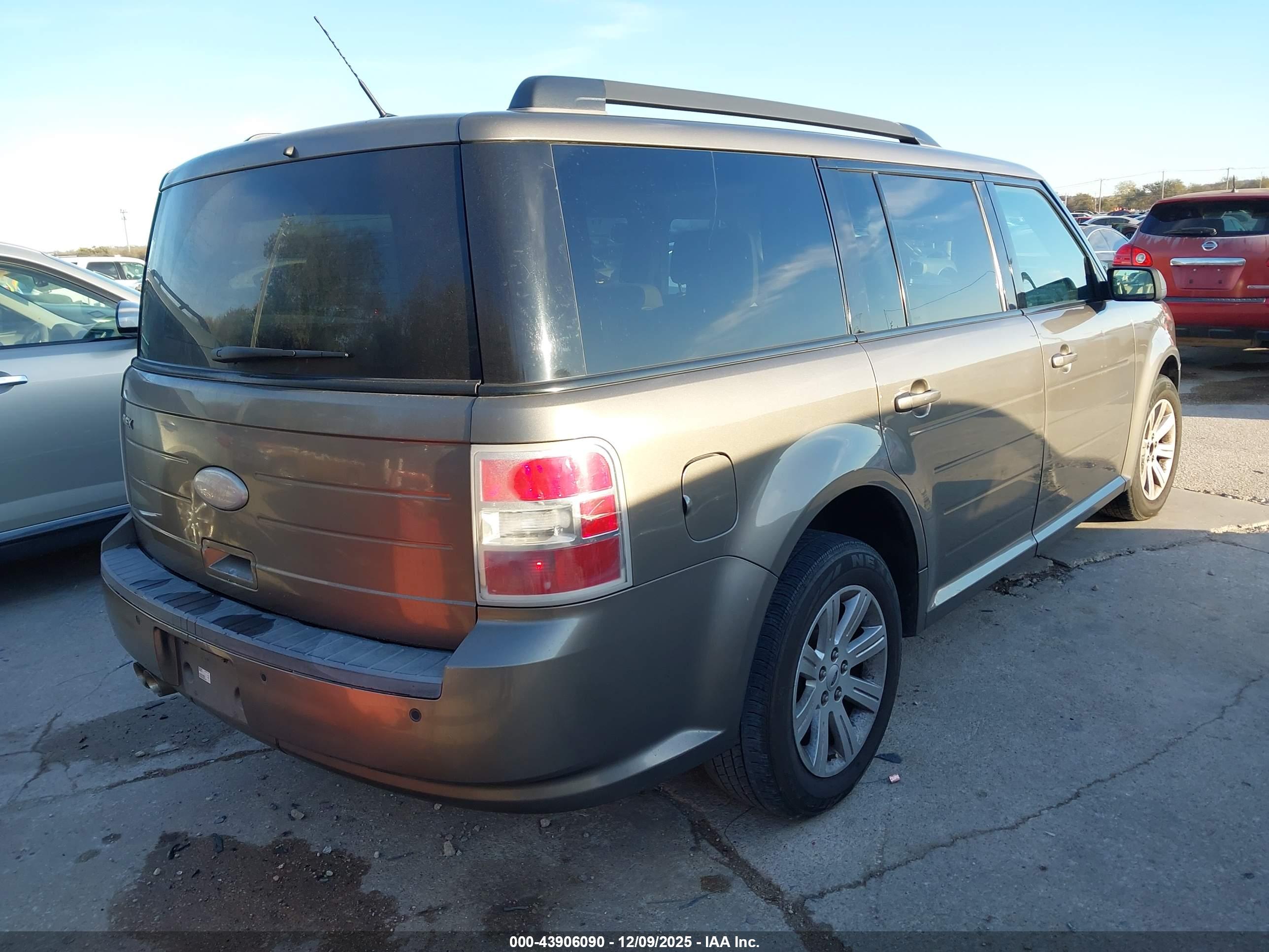 FORD FLEX image 4