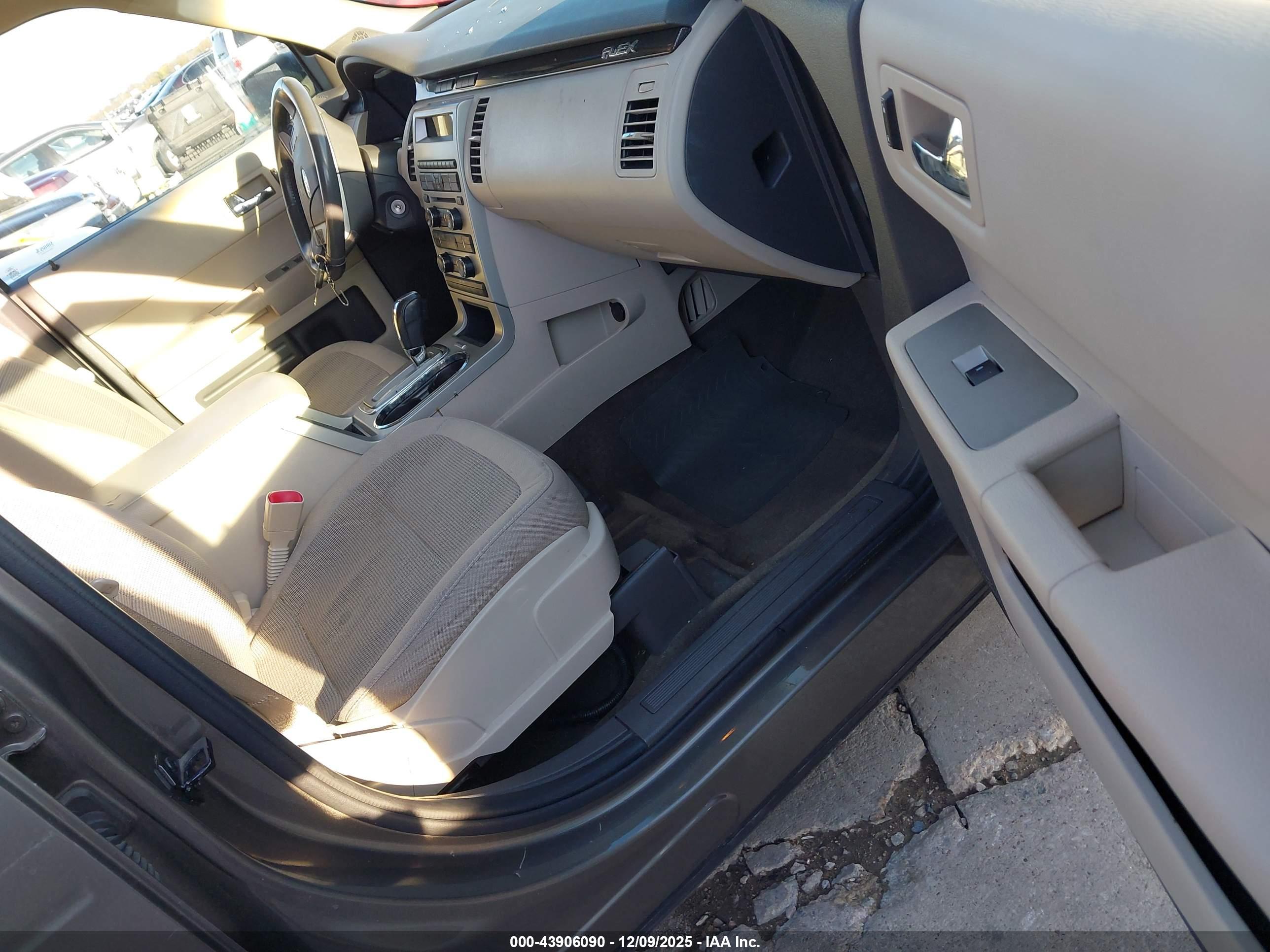FORD FLEX image 5