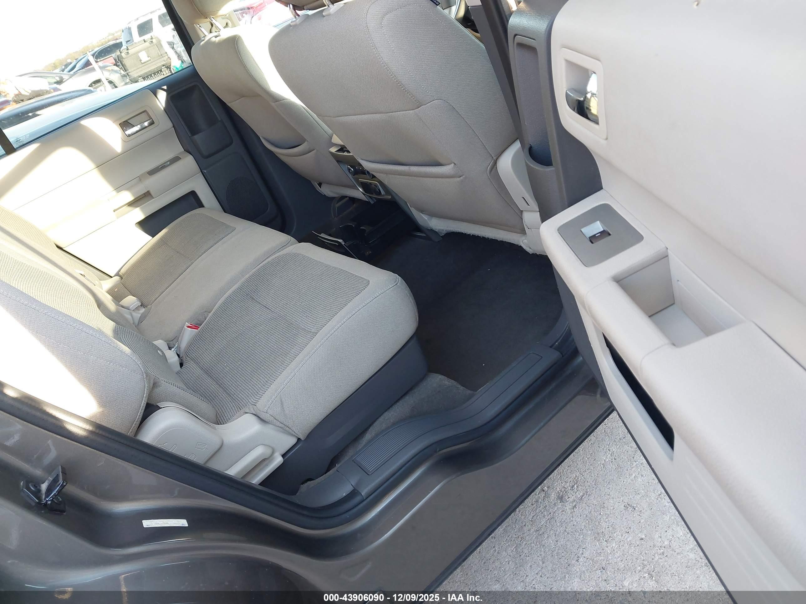 FORD FLEX image 8