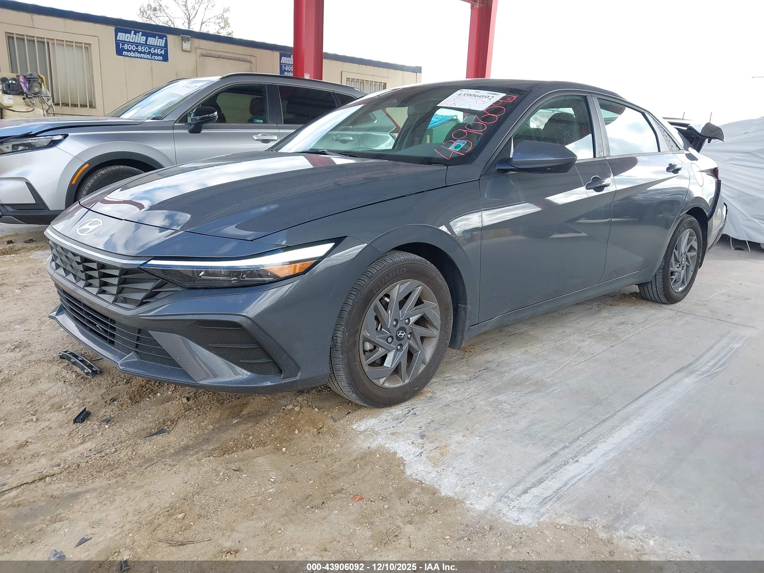 HYUNDAI ELANTRA image 2