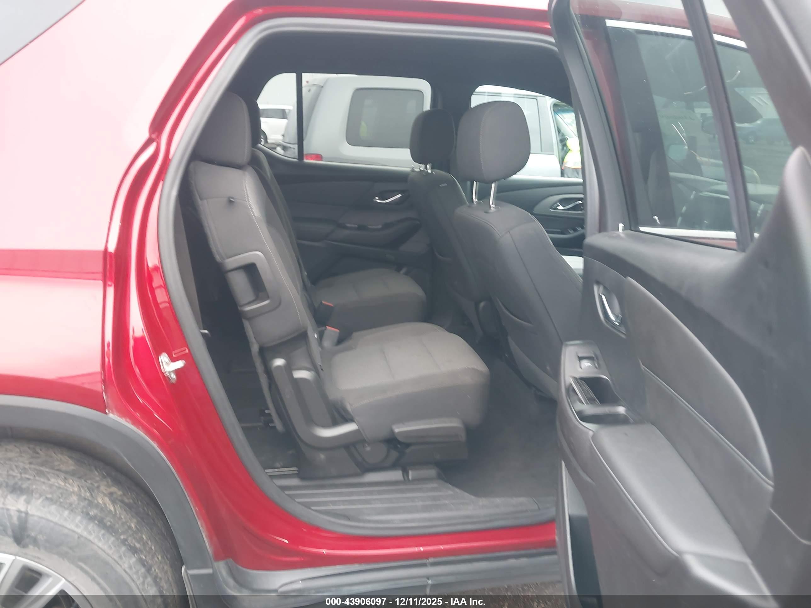 CHEVROLET TRAVERSE image 8