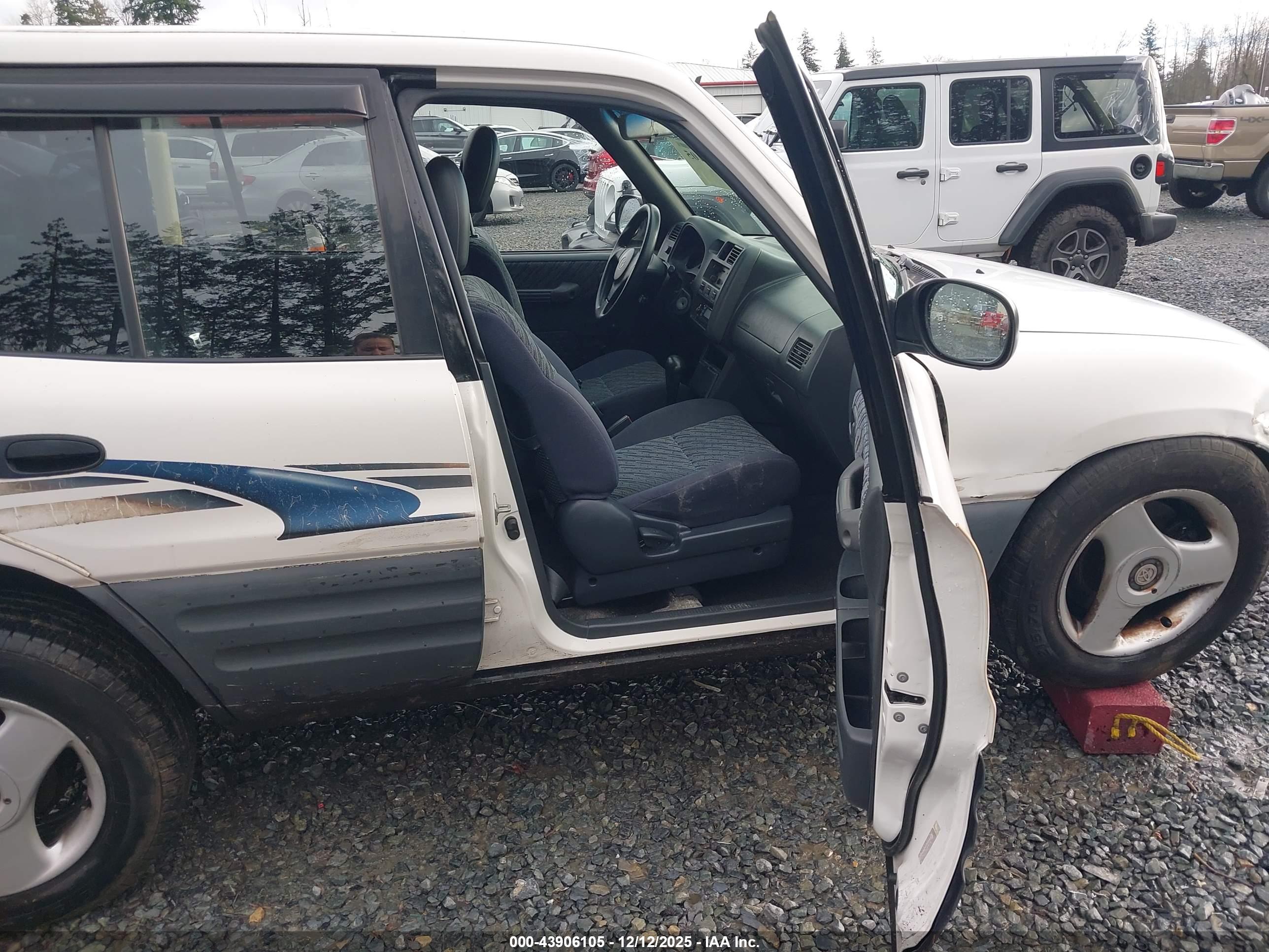 TOYOTA RAV4 image 5