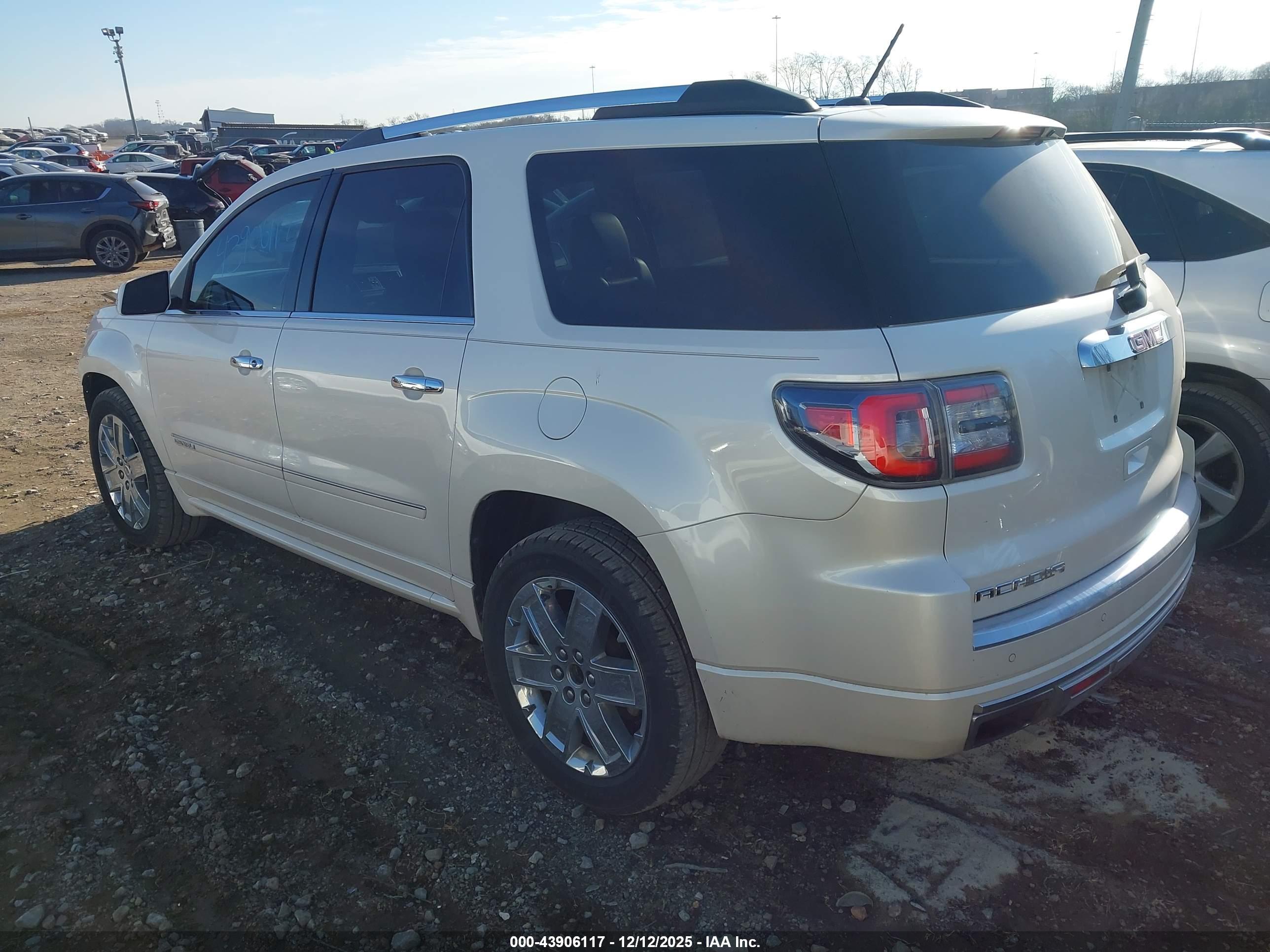 GMC ACADIA image 3