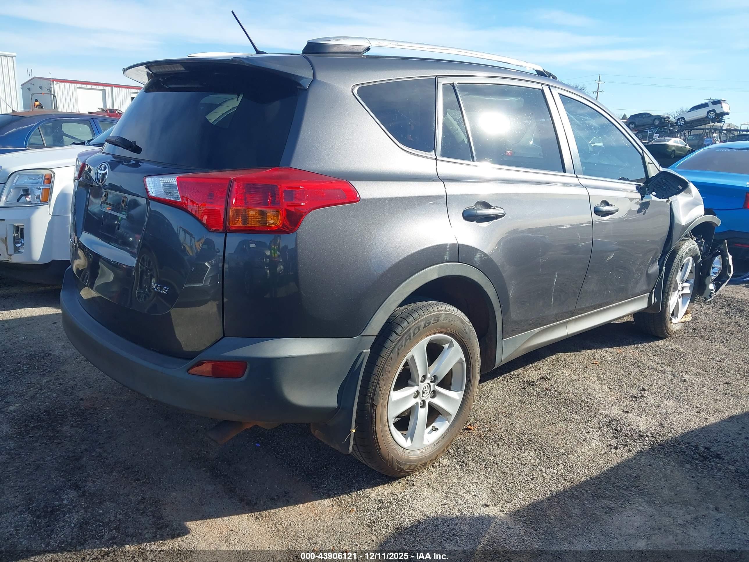 TOYOTA RAV4 image 4