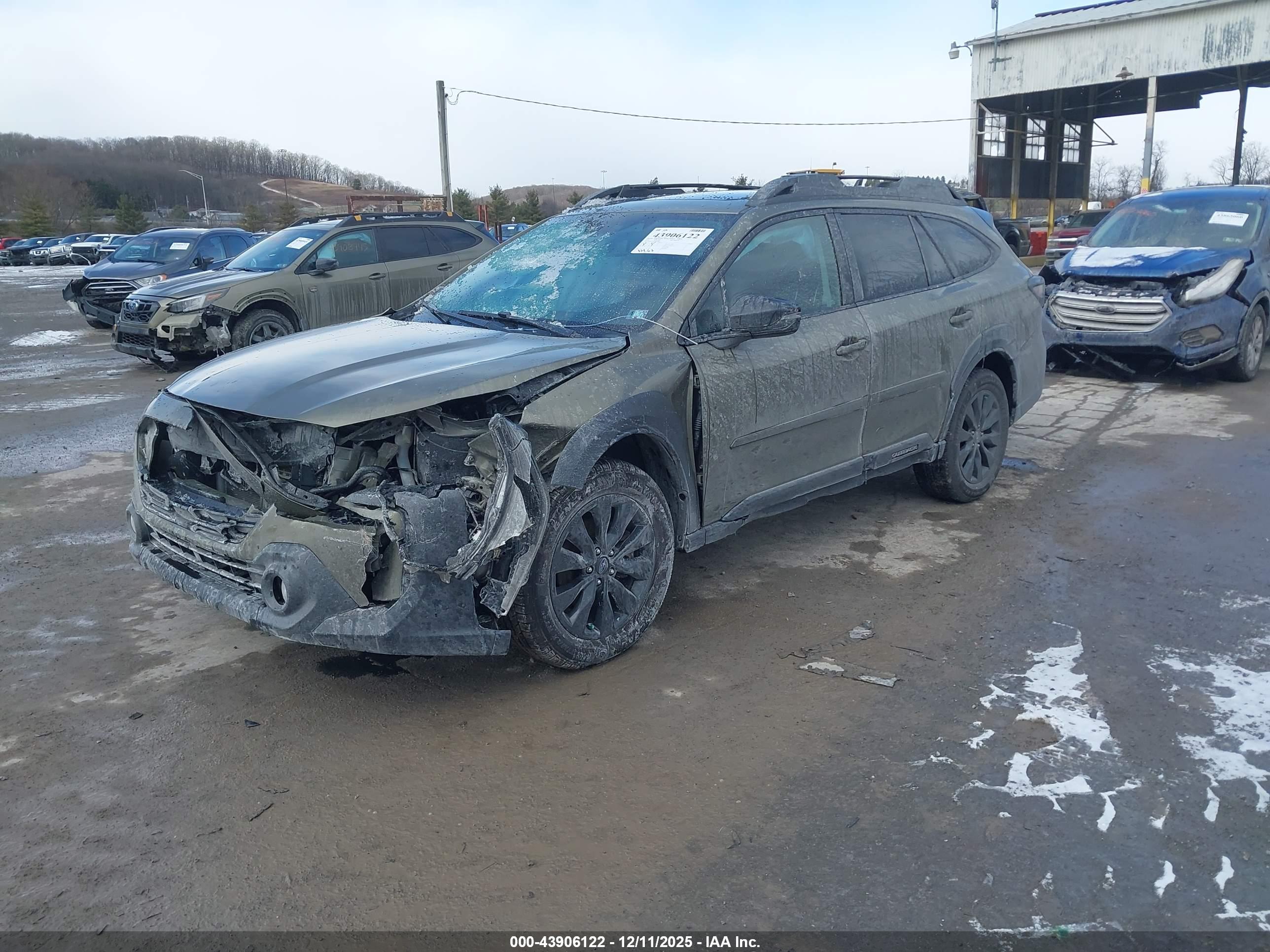 SUBARU OUTBACK image 2