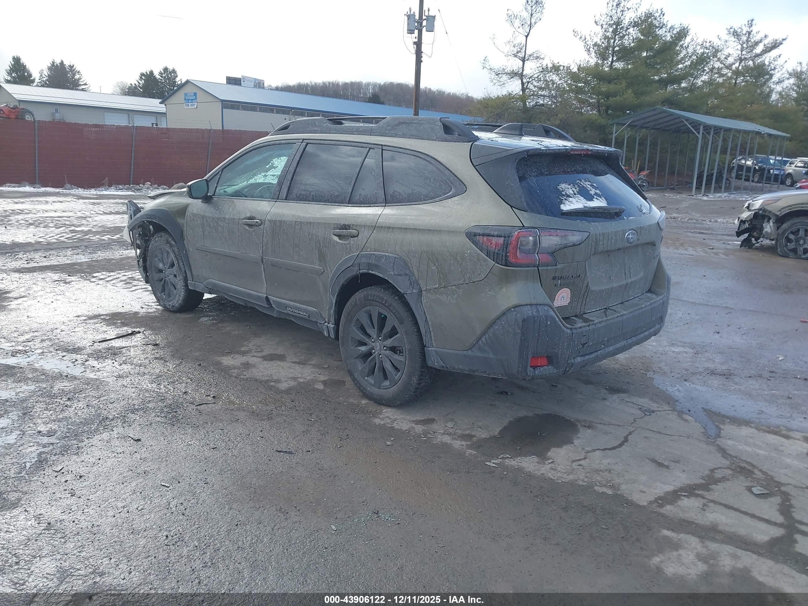 SUBARU OUTBACK image 3