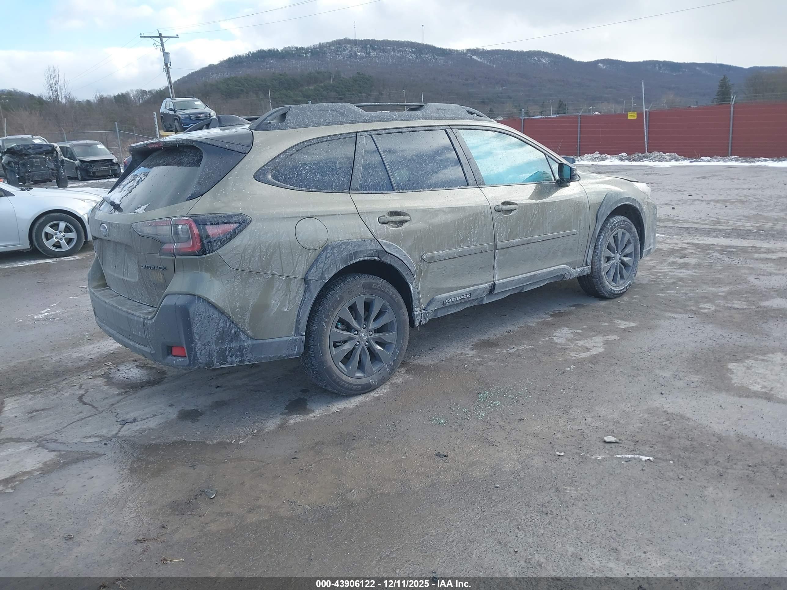 SUBARU OUTBACK image 4