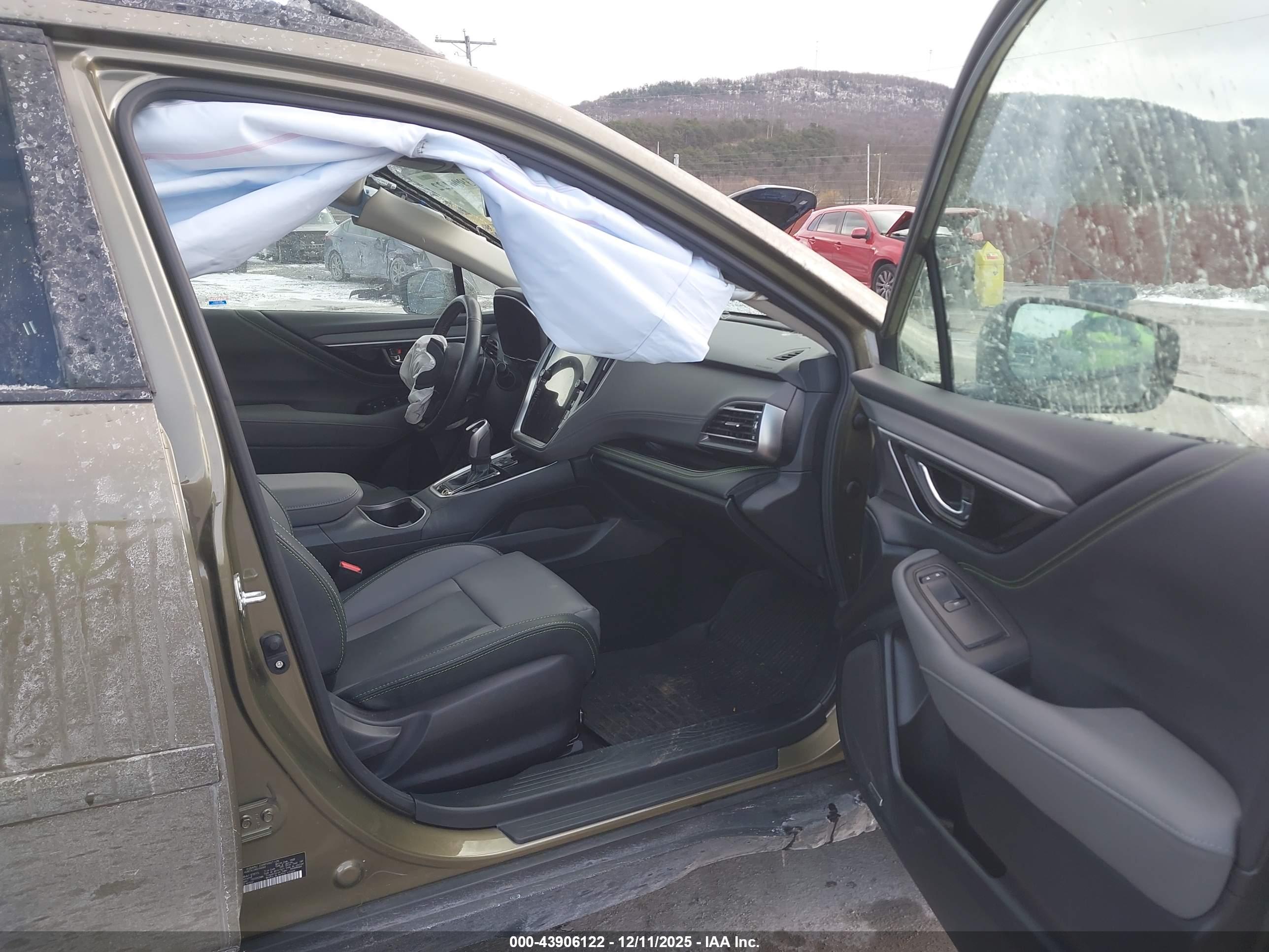 SUBARU OUTBACK image 5