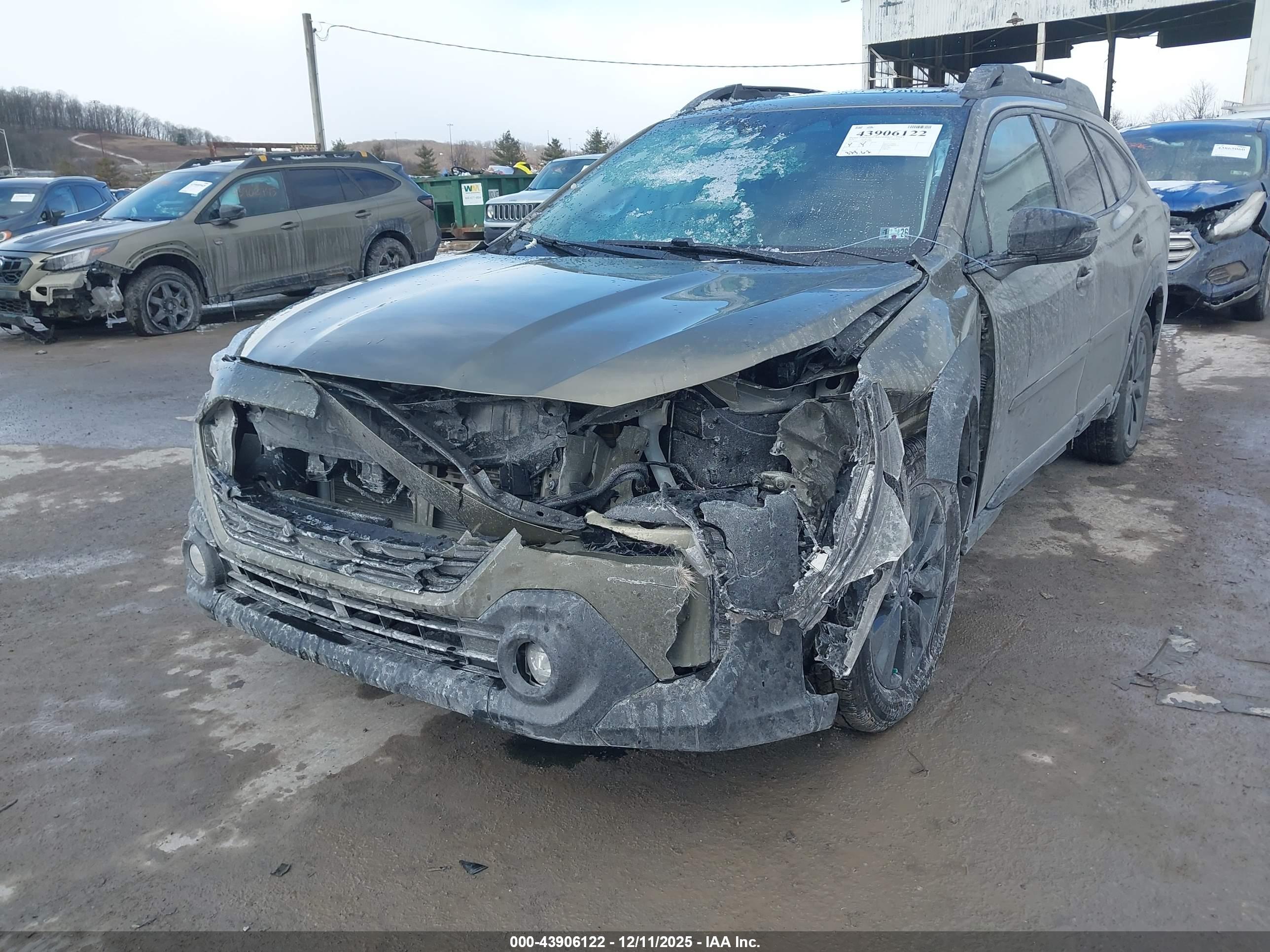 SUBARU OUTBACK image 6