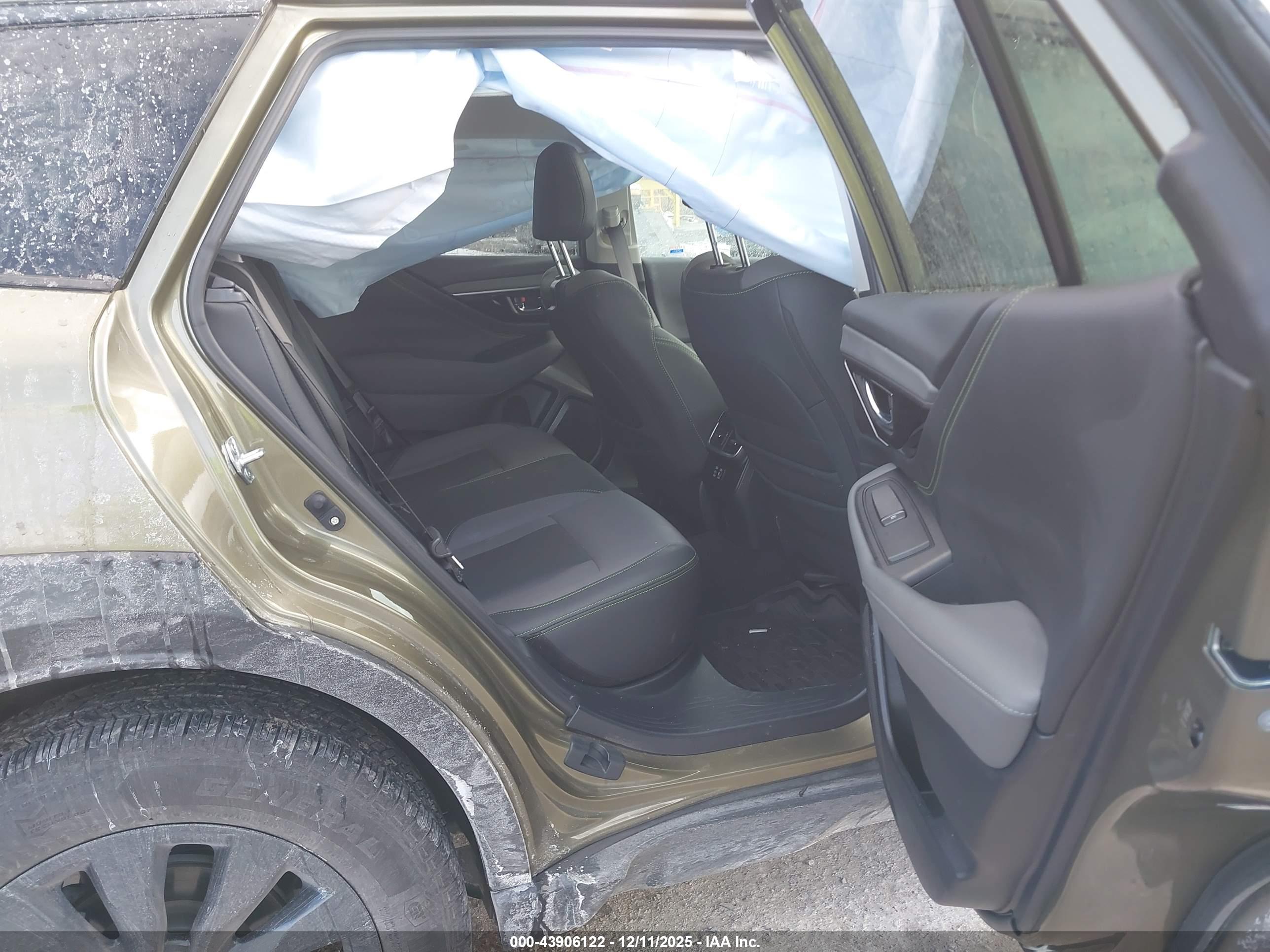 SUBARU OUTBACK image 8