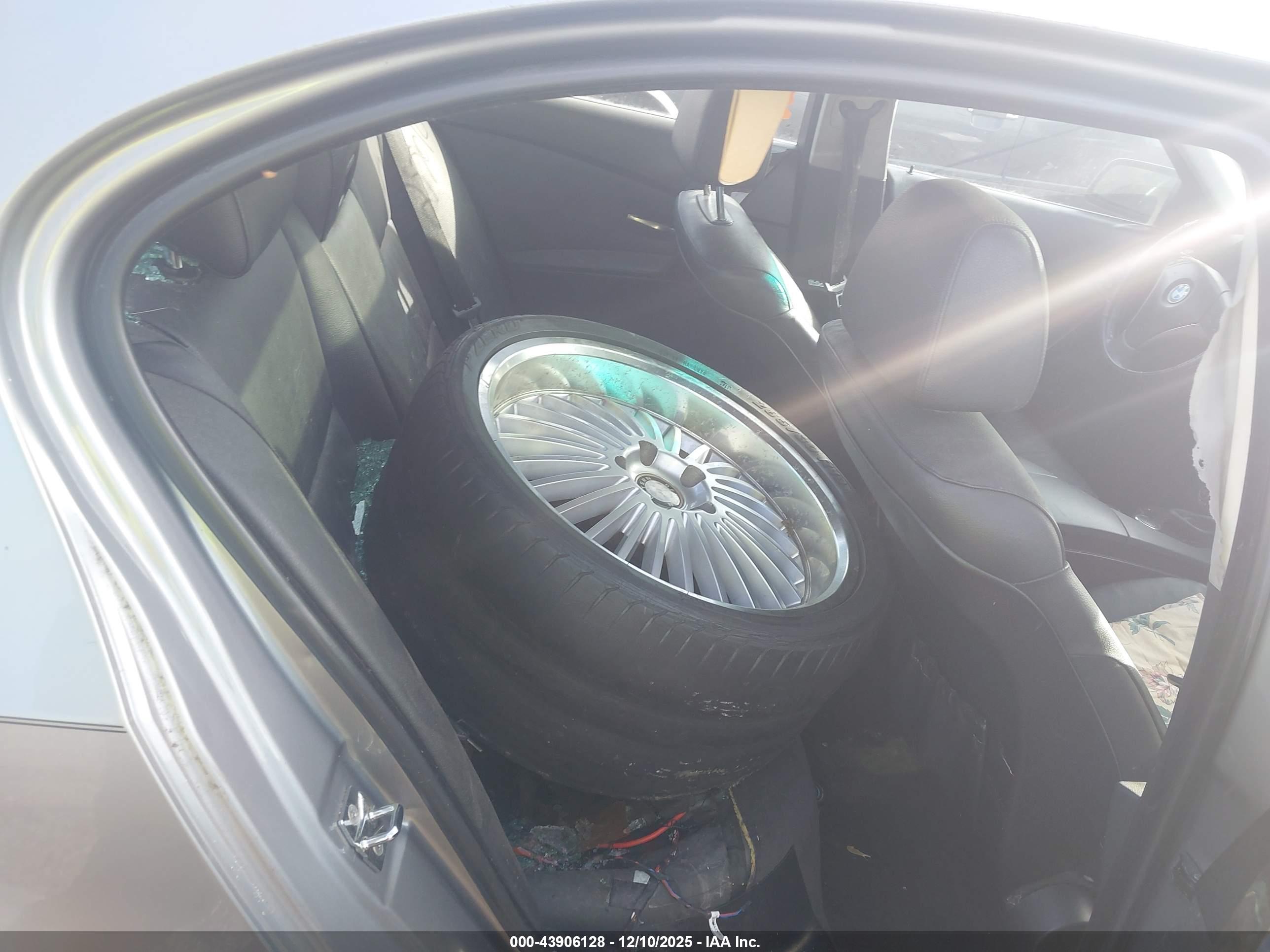 BMW 550I image 8