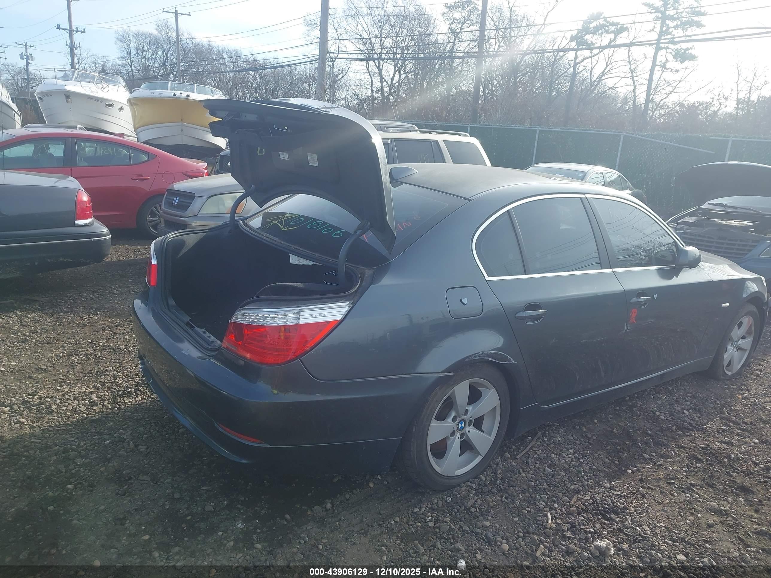 BMW 528XI image 4